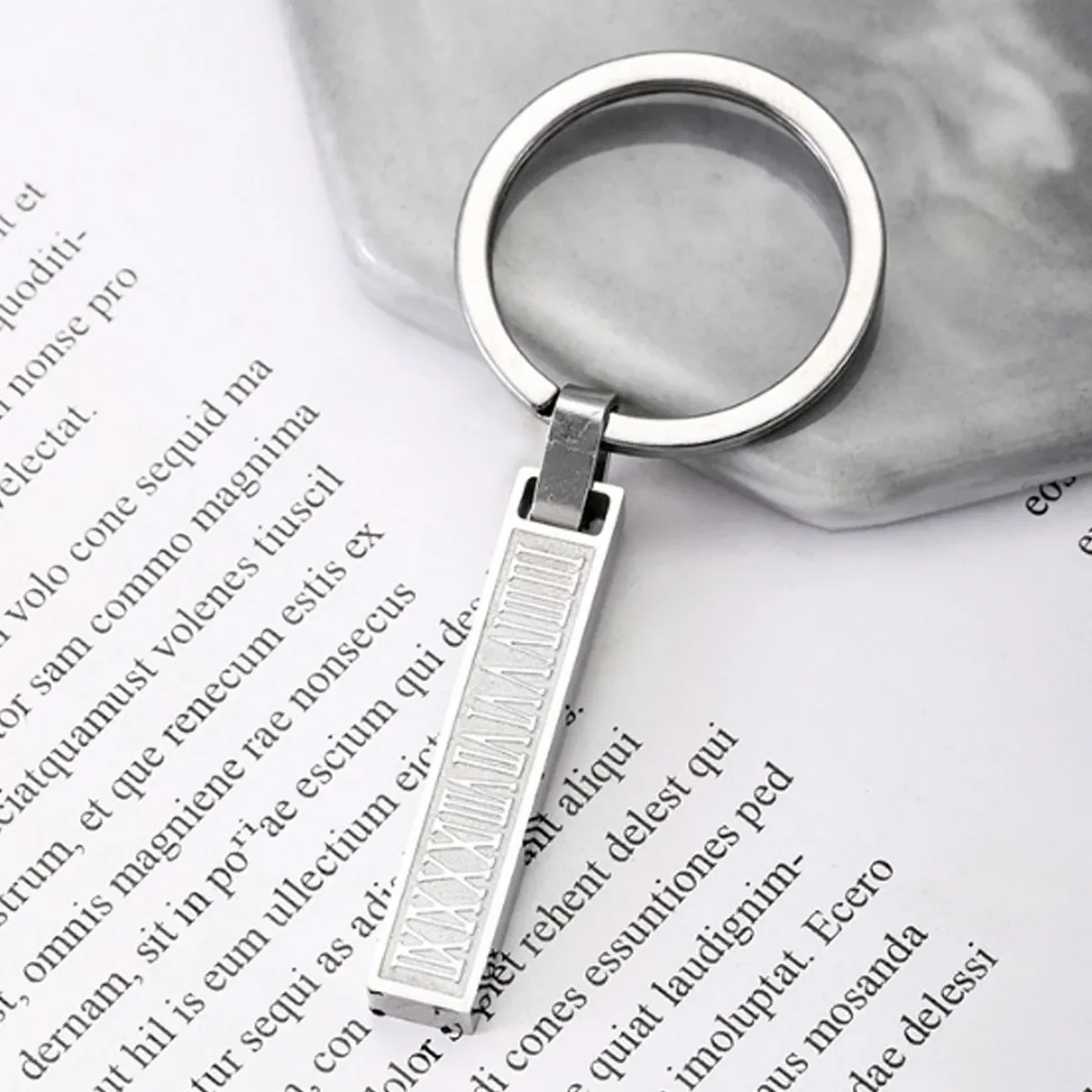 1pcs Bestselling Stainless Steel Roman Digital Three-dimensional Long Key Chain Compact INS Niche Wind Key Chain