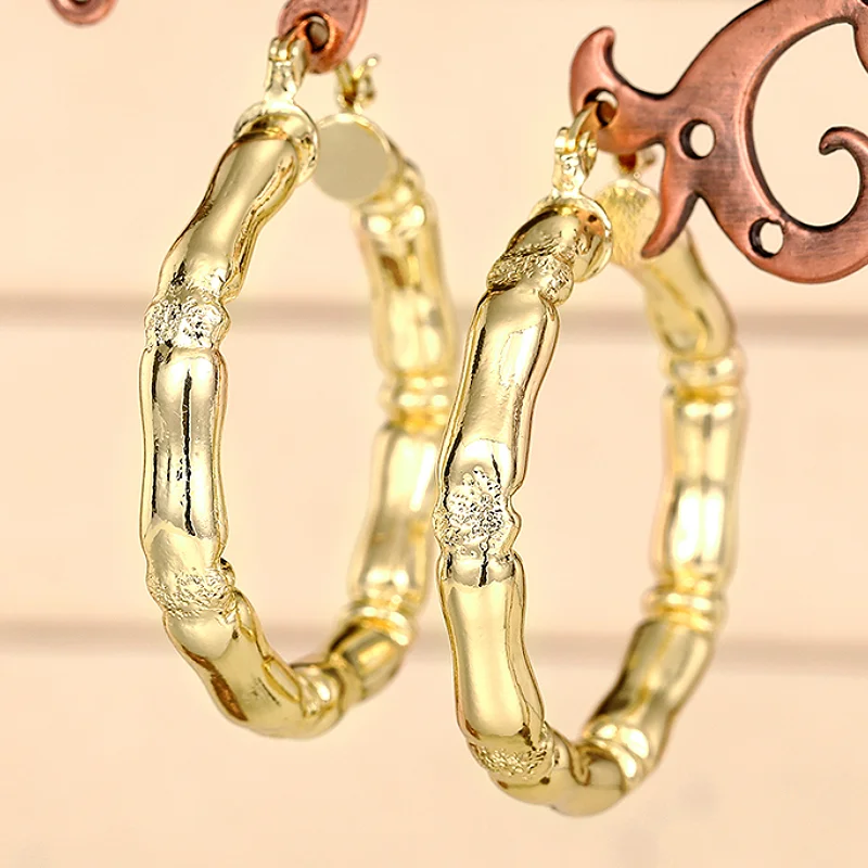 Huitan Luxus Einfache Stil Gold Farbe Frauen Metall Hoop Ohrringe Für Frauen Hochzeit Party Engagement Serie Zubehör Schmuck