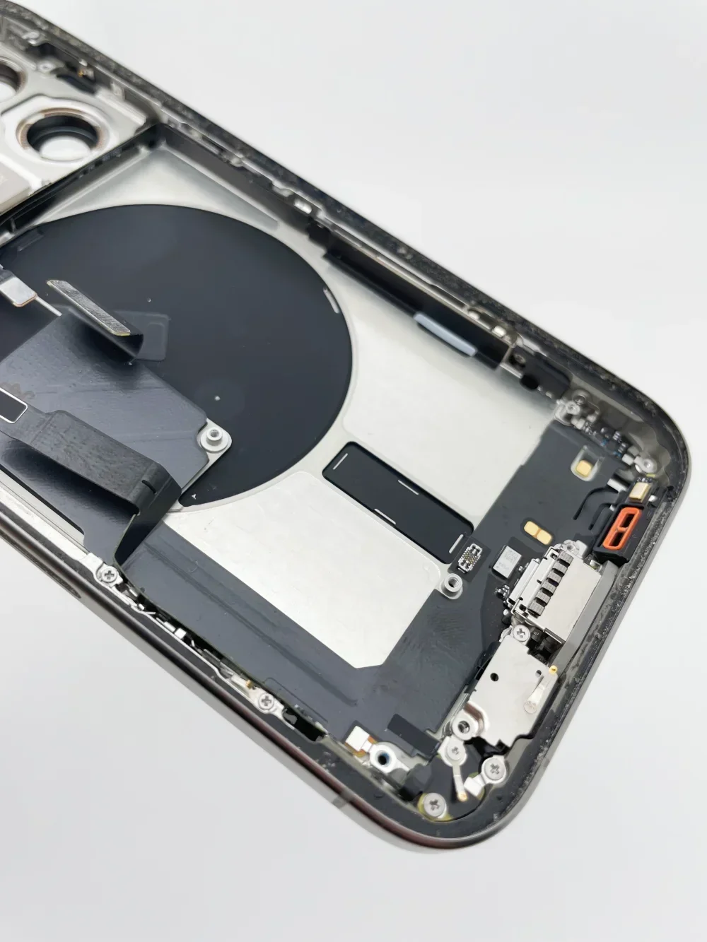 95-98% New Original Disassembled Middle Frame Housing Back Glass Cover For iPhone 15 with NFC Wireless Charger Assembly