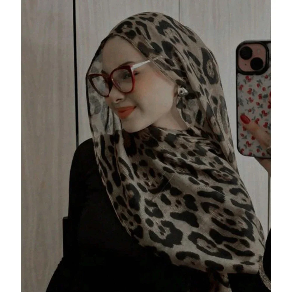 Women's Classic Leopard Print Flat Voile Cotton Scarf Long Sun Protection for Cross-Border Travel Summer Style Bag Head Scarf