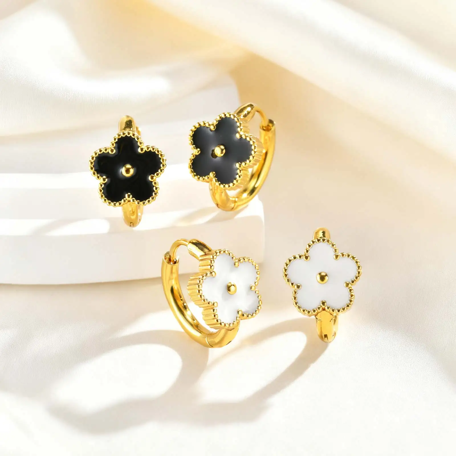 Fashion Flower Hoop Earrings for Women Stainless Steel Black Flower Earrings Gold Plated Huggie Jewelry Gift