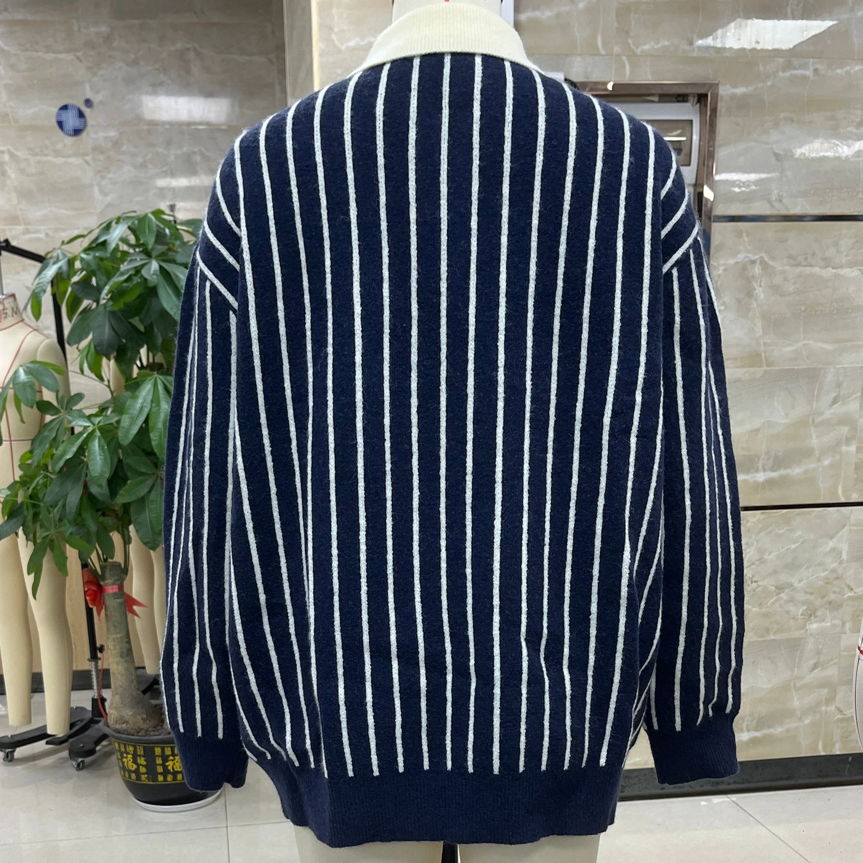 

Синий полосатый свитер большого размера, женский свитер с длинным рукавом для повседневной осенней одежды, свободный крой, удобный пуловер с круглым вырезом