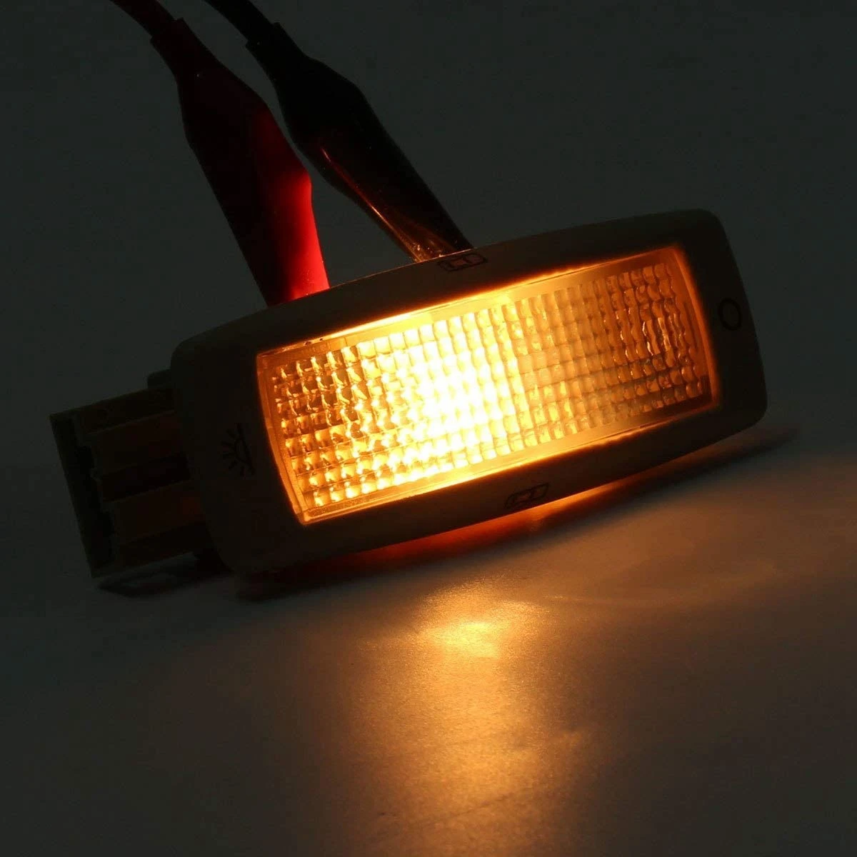 

L39A-автомобильный внутренний задний светильник для чтения, светильник для карты, потолочный светильник для Golf Passat Tiguan Skoda Fabia Superb Seat Leon 3B0947291