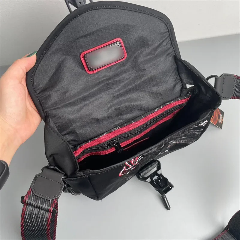 حقيبة كتف رجالية من النايلون الباليستي سنة التنين التطريز فليب حقيبة ساعي الموضة العرقية نمط 232716 تصميم الاتجاه