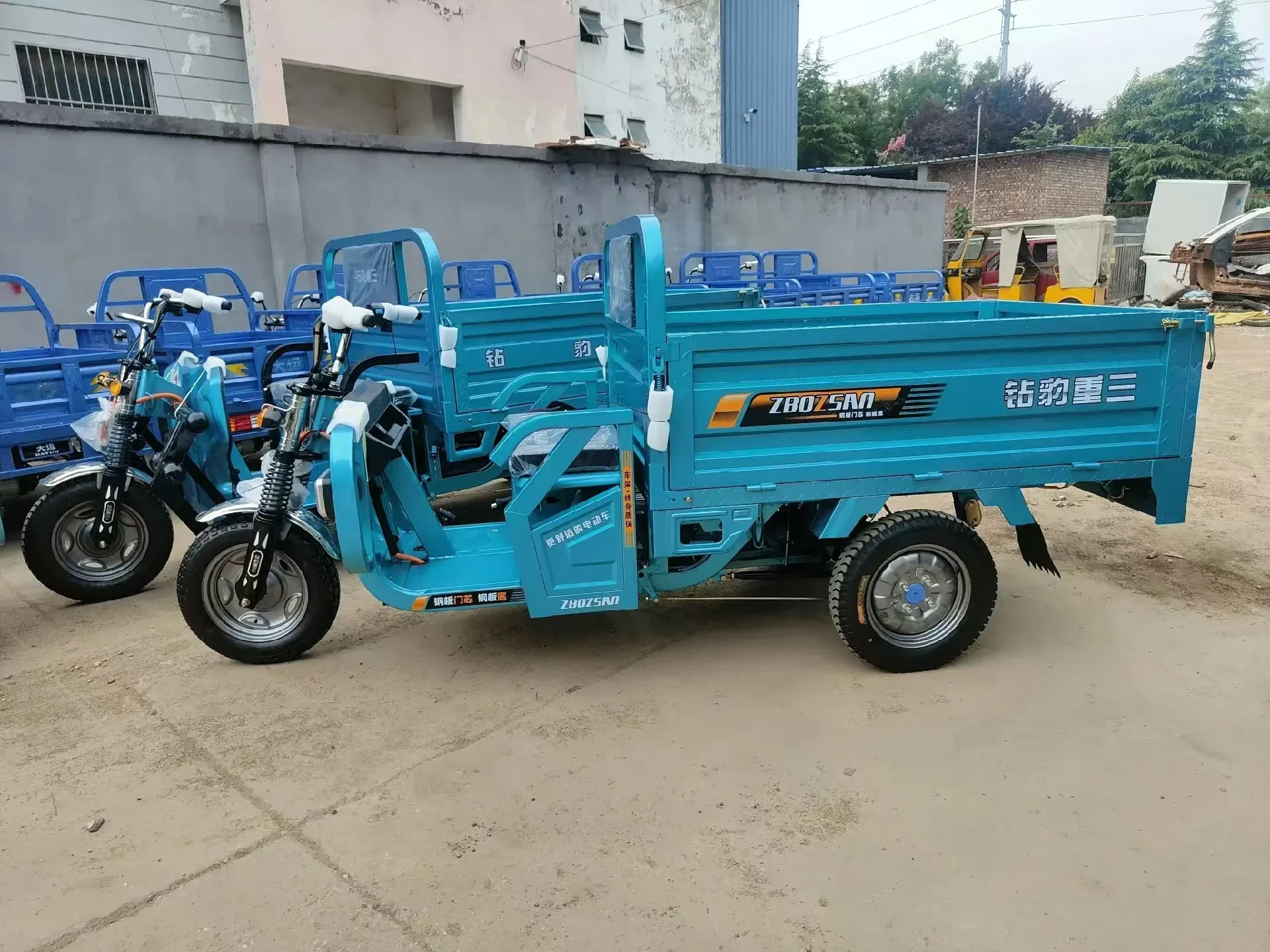 Electric Dumping Tricycles Motorized Tricycle Hot Selling Adult 3 Wheels Electric Truck Family Use Electric Tricycle