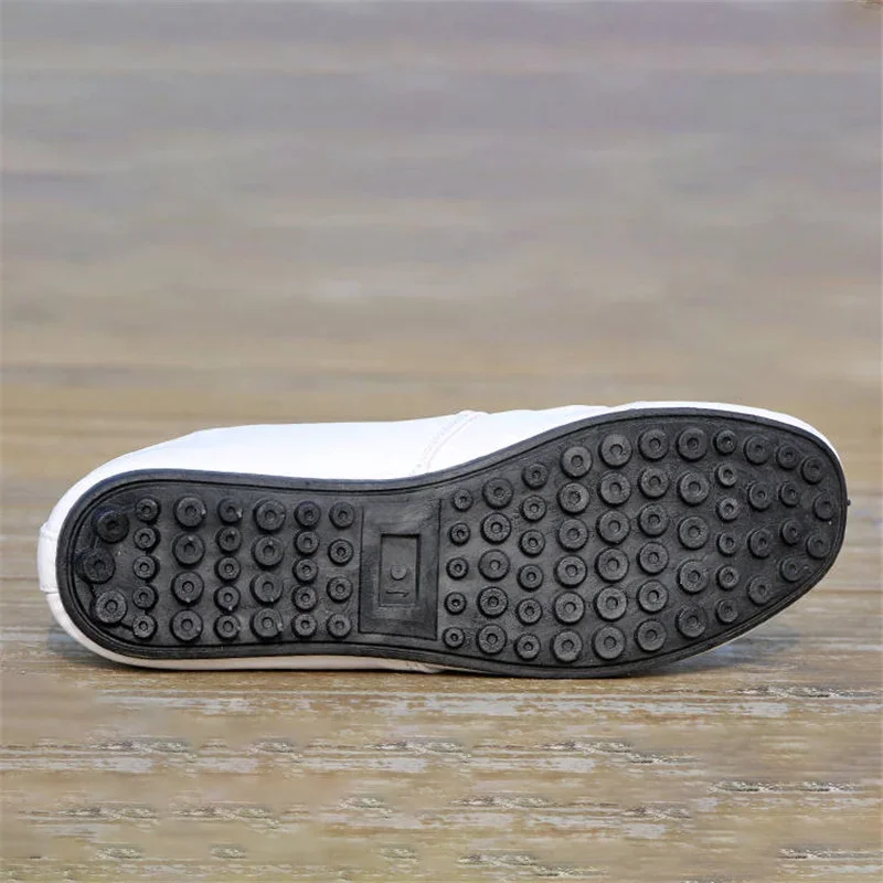 2024 Fashion Lace Up Soft Flats Driving Shoes White Black Peas Shoes Hot Men Casual Shoes Brand Breathable British Mens Sneakers