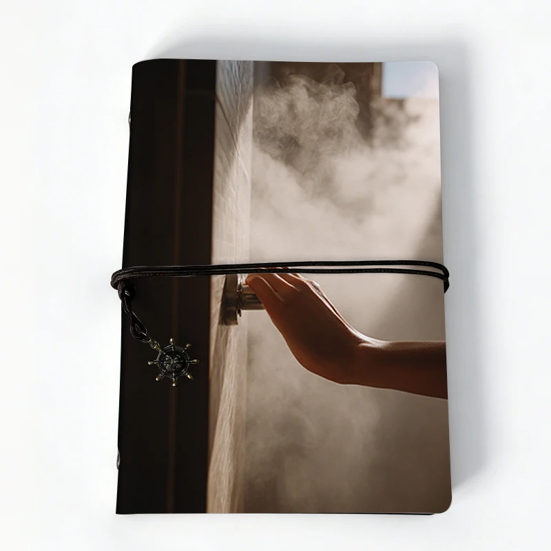 

Дневник A5 из искусственной кожи в морском стиле - с подвеской в виде колеса, продуманный праздничный подарок для близких, обложка с декоративной ручкой-кнопкой