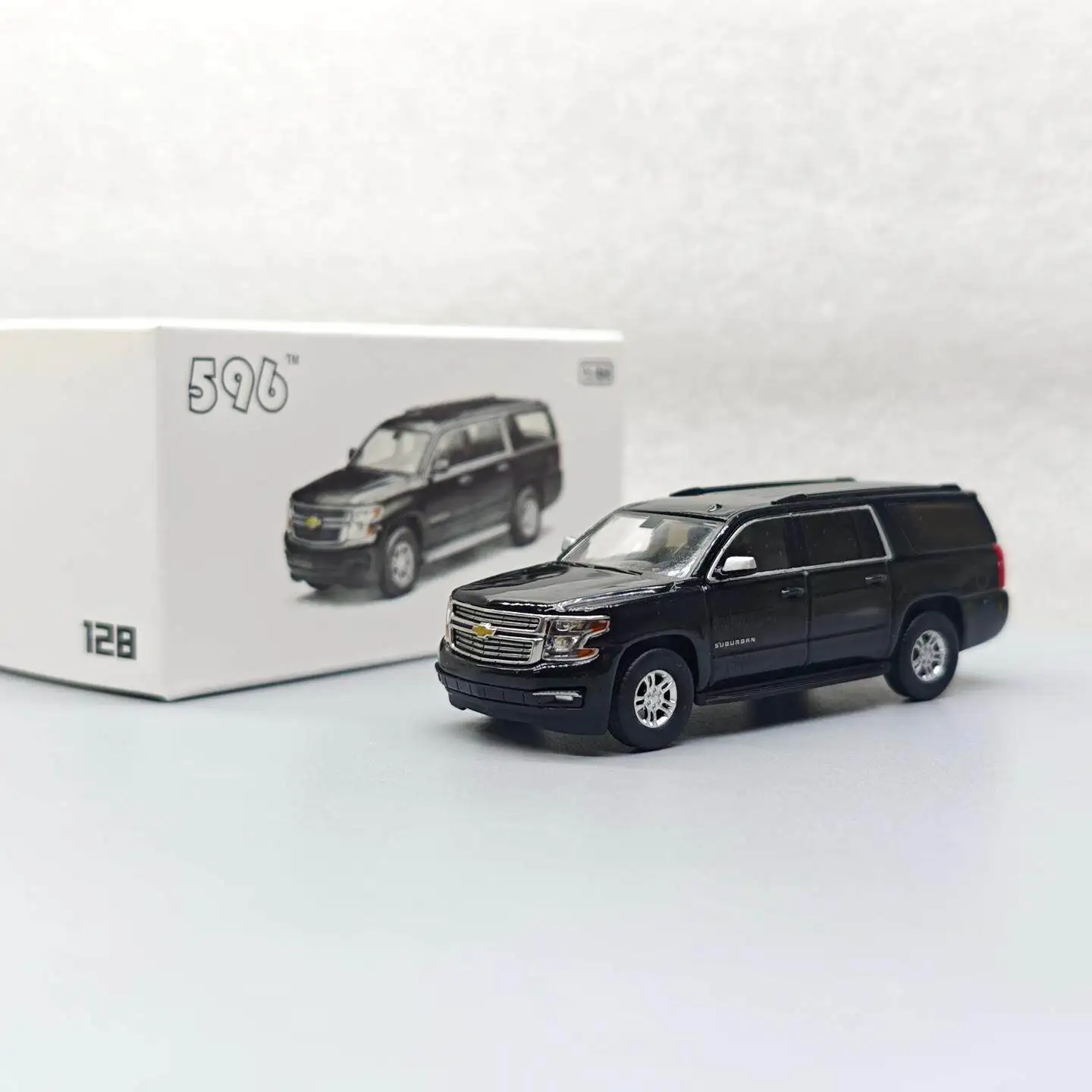 

596 Model 1:64 Suburban & Tahoe Black Camouflage Alloy Car Model