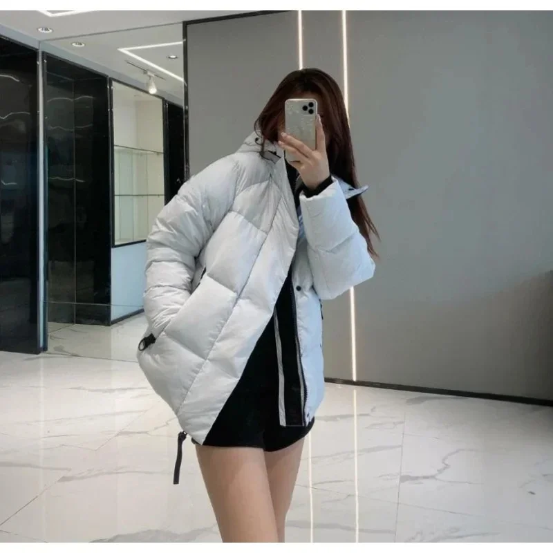 Cana * A Go * Se สีทึบ Windproof Crop Puffer Jacket Unisex ฤดูหนาวหนาสั้นสไตล์90% สีขาว Goose Down Jacket Womans Coats