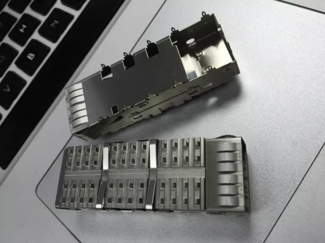 

5pcs 1888631-1 TE QSFP+ CAGE 40G connector