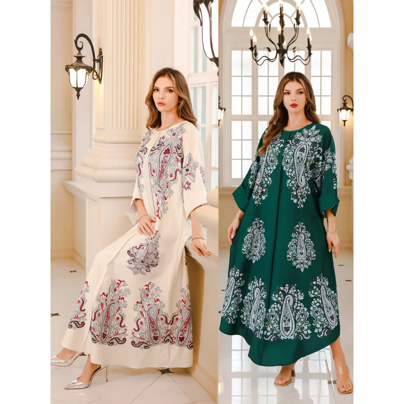 

2025 Middle East Muslim Robe Women's Clothing Dubai TurkeyabayaWomen's Beaded Robe W001