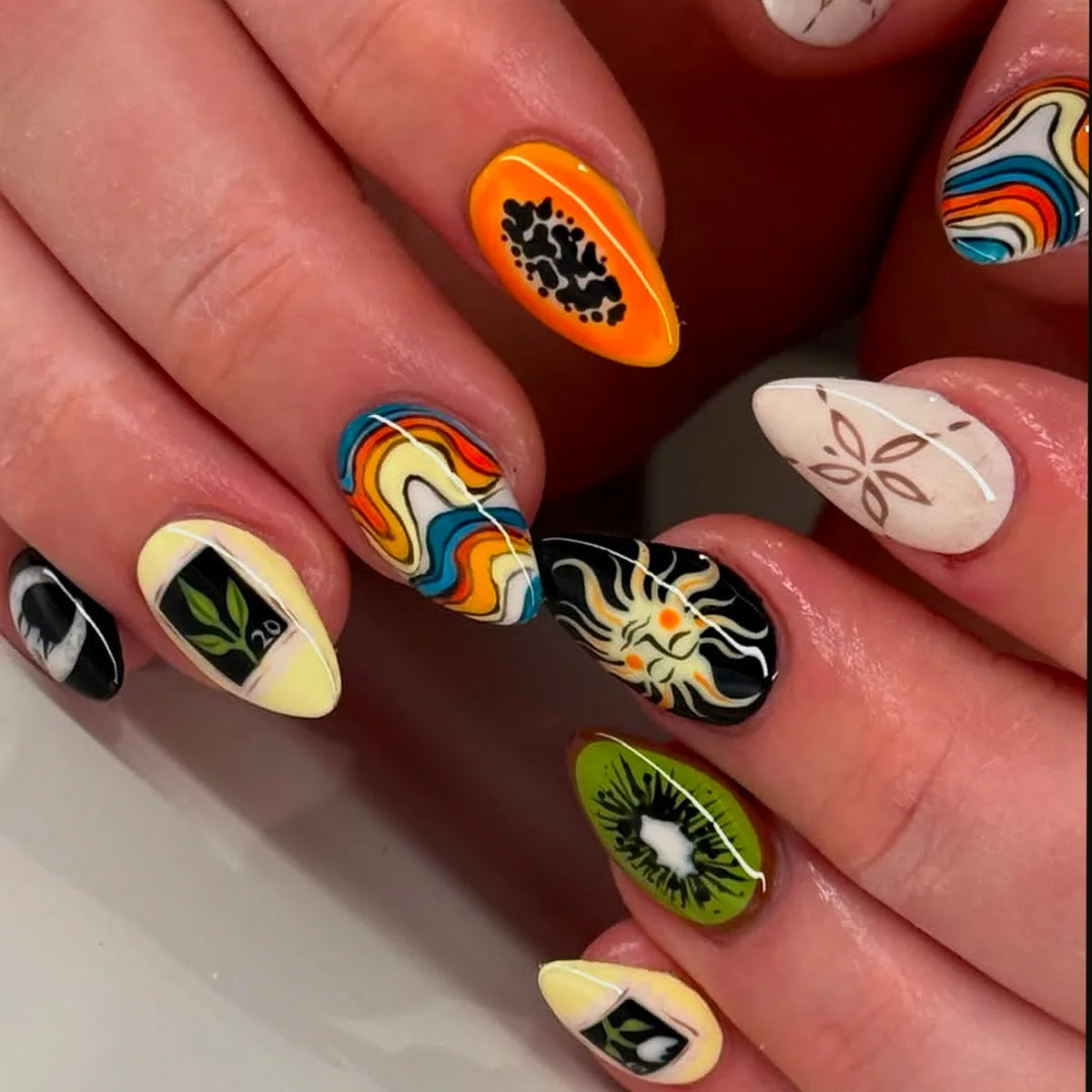 

24PCS Creative Graffiti Almond False Nails Spice Girls Irregular Lines Cute Colorful Flower Sun Pattern Fake Nails Wearable Nail