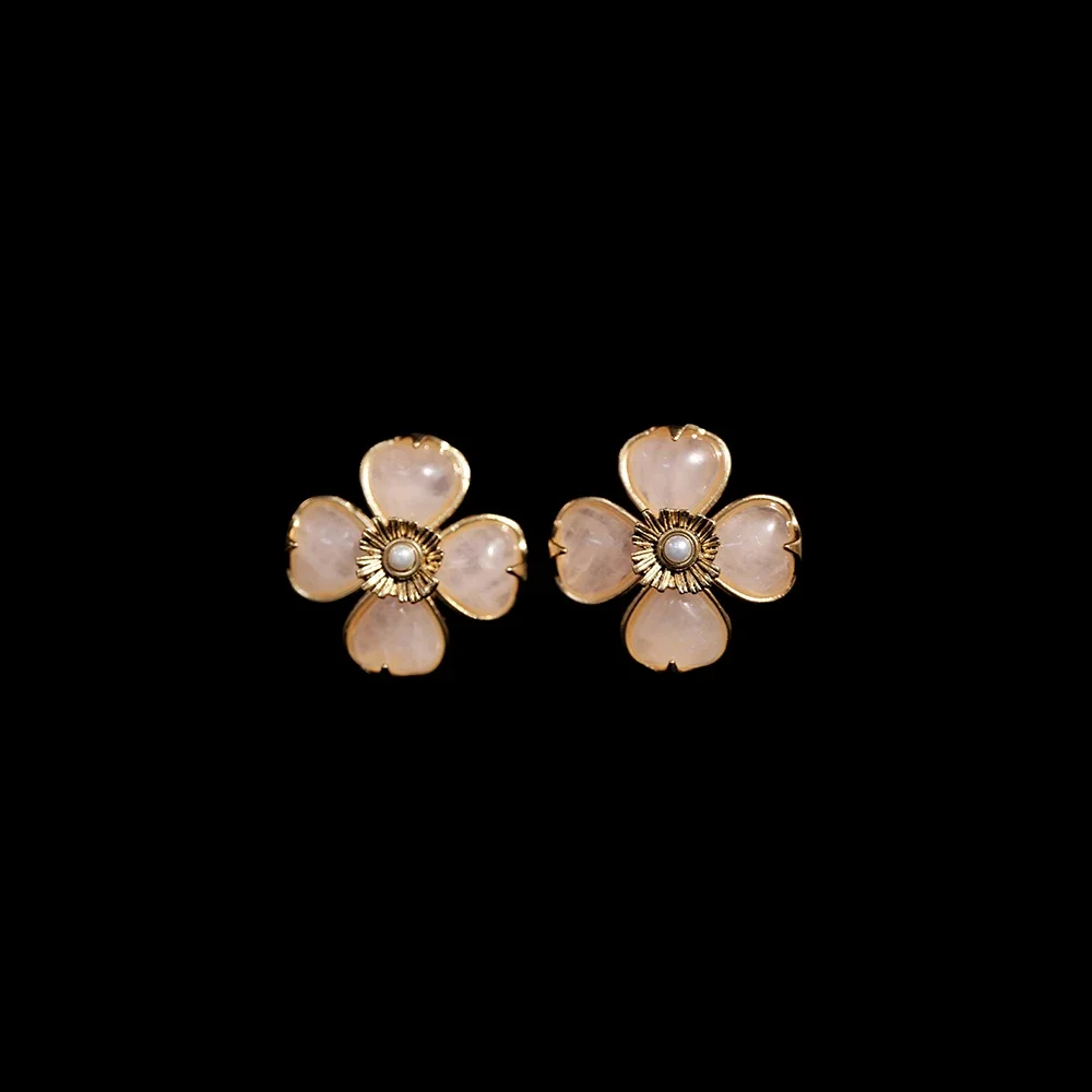 AB/ Copper alloy natural stone four-leaf clover shape design French retro romantic earrings for women.