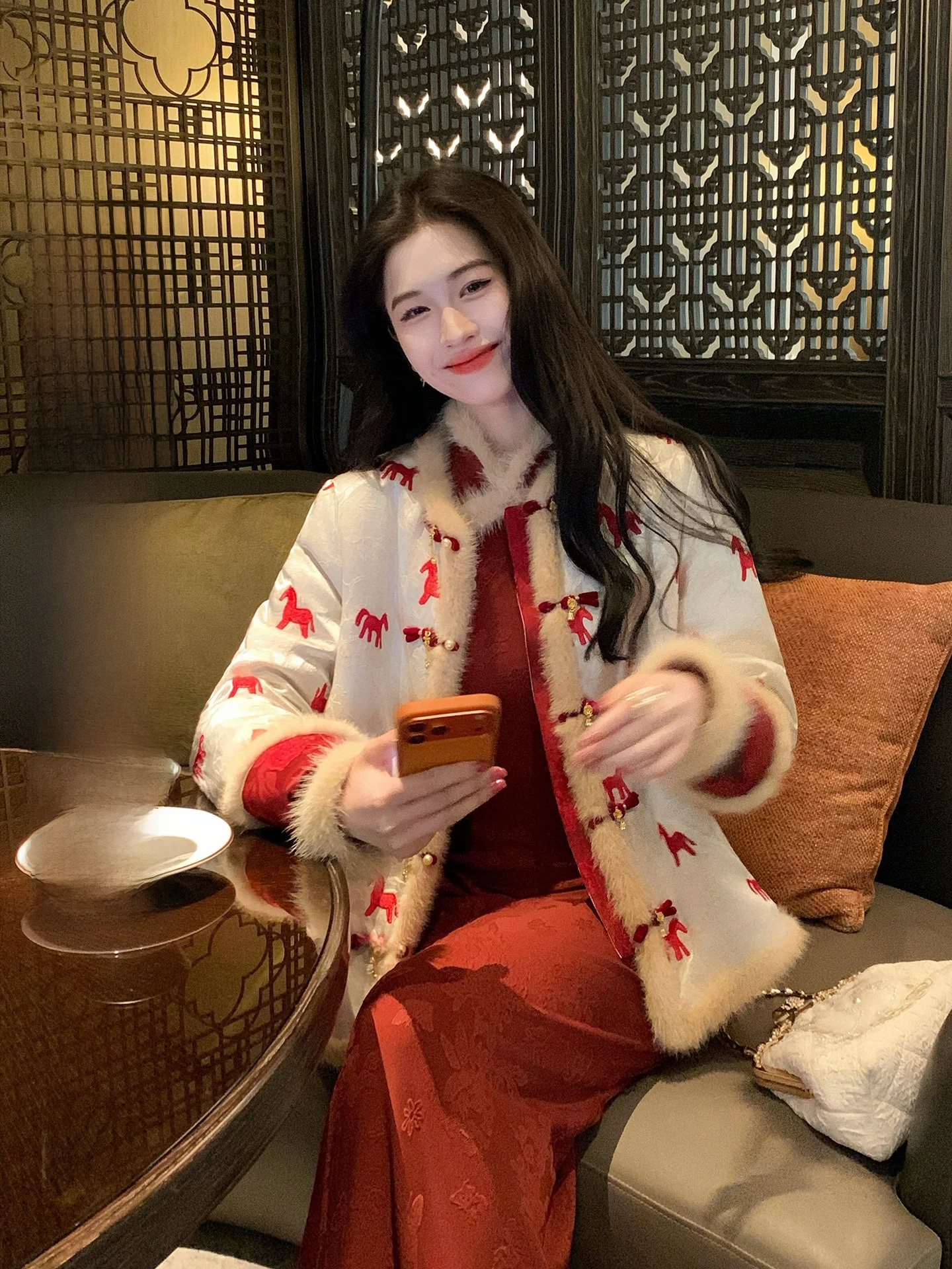 

Lingxian Zhihe Fuma Thiened Red Fur Women's Winter Coat Warm Cotton Jaet ort Sle round Ne Long Sve 2025 Winter