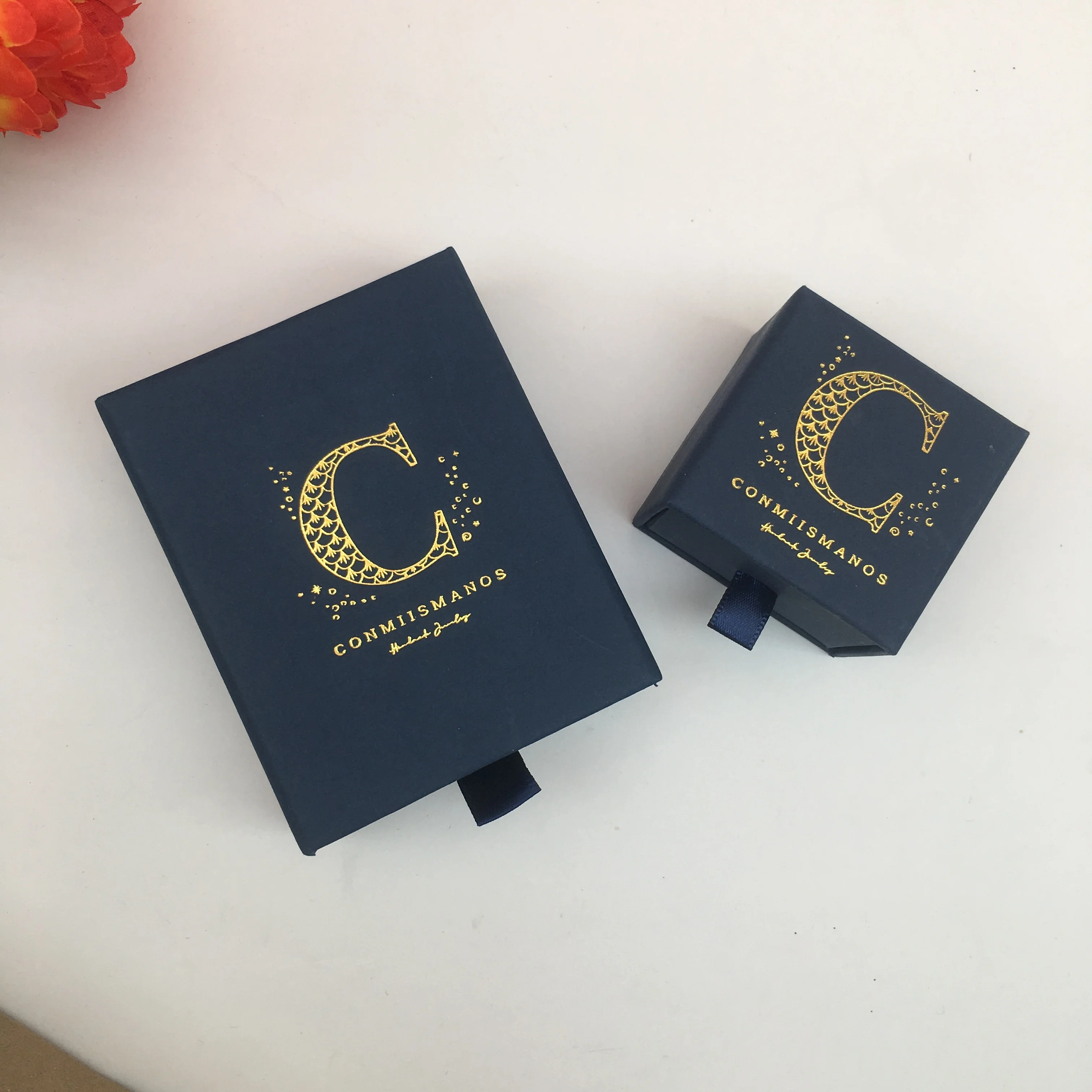 50 قطعة 9*9*3.5 سنتيمتر صندوق ورقي رمادي وردي مجوهرات مخصصة درج صندوق شعار شخصي قلادة أقراط حلقة قلادة مجوهرات Packagin