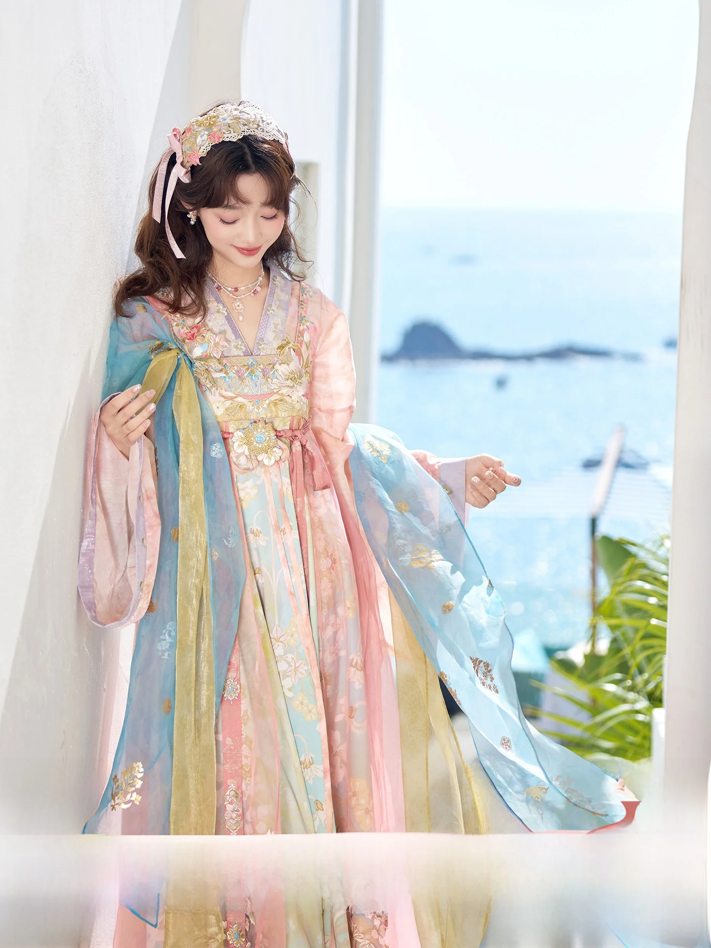 

Комплект женской одежды Ханьфу в стиле династии Тан с вышивкой, розовый, с юбкой и нагрудным элементом, модель «Тринадцать излишков»