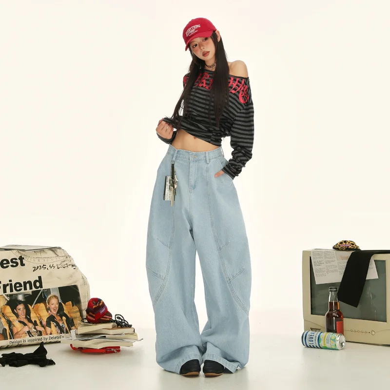 

American retro silhouette washed curved hem jeans with loose deconstructed design and floor-length cut