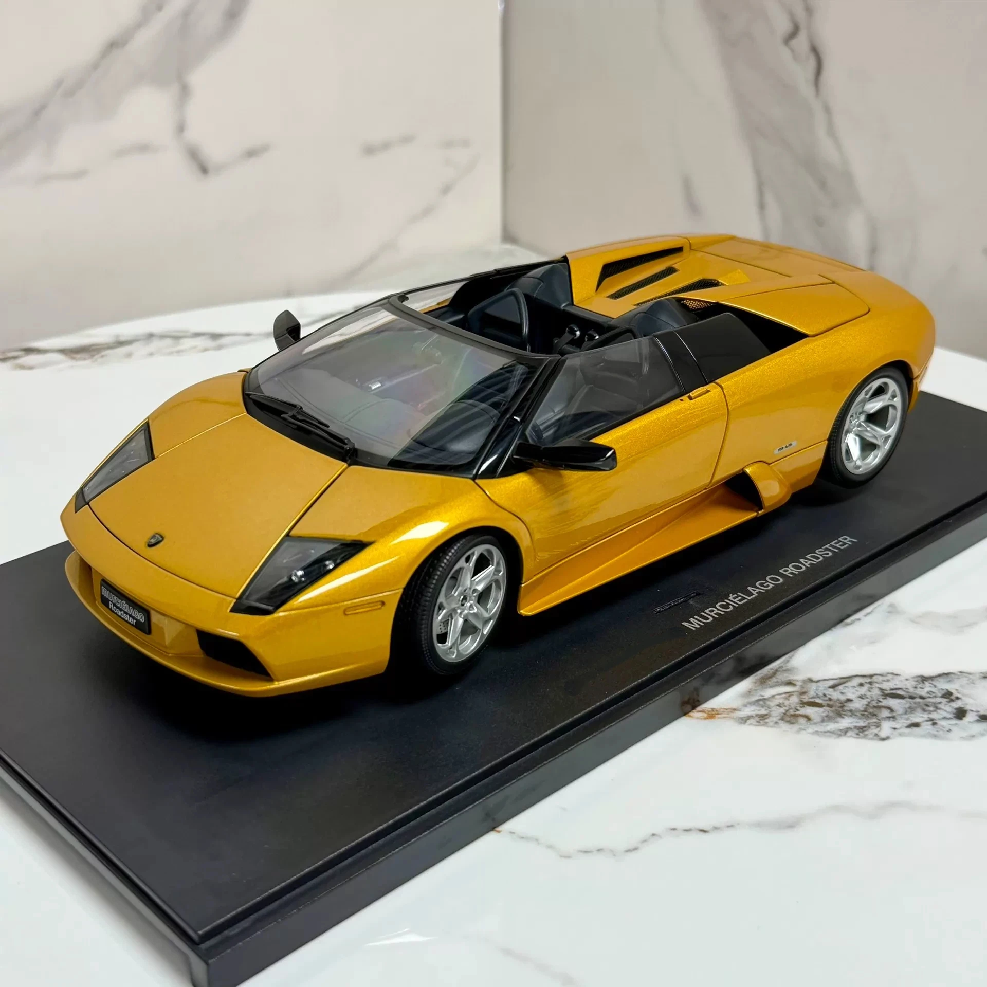 Autoart 1:18 Murcielago Roadster Yellow Simulation Limited Edition All Open Alloy Metal Static Car Model Toy Gift