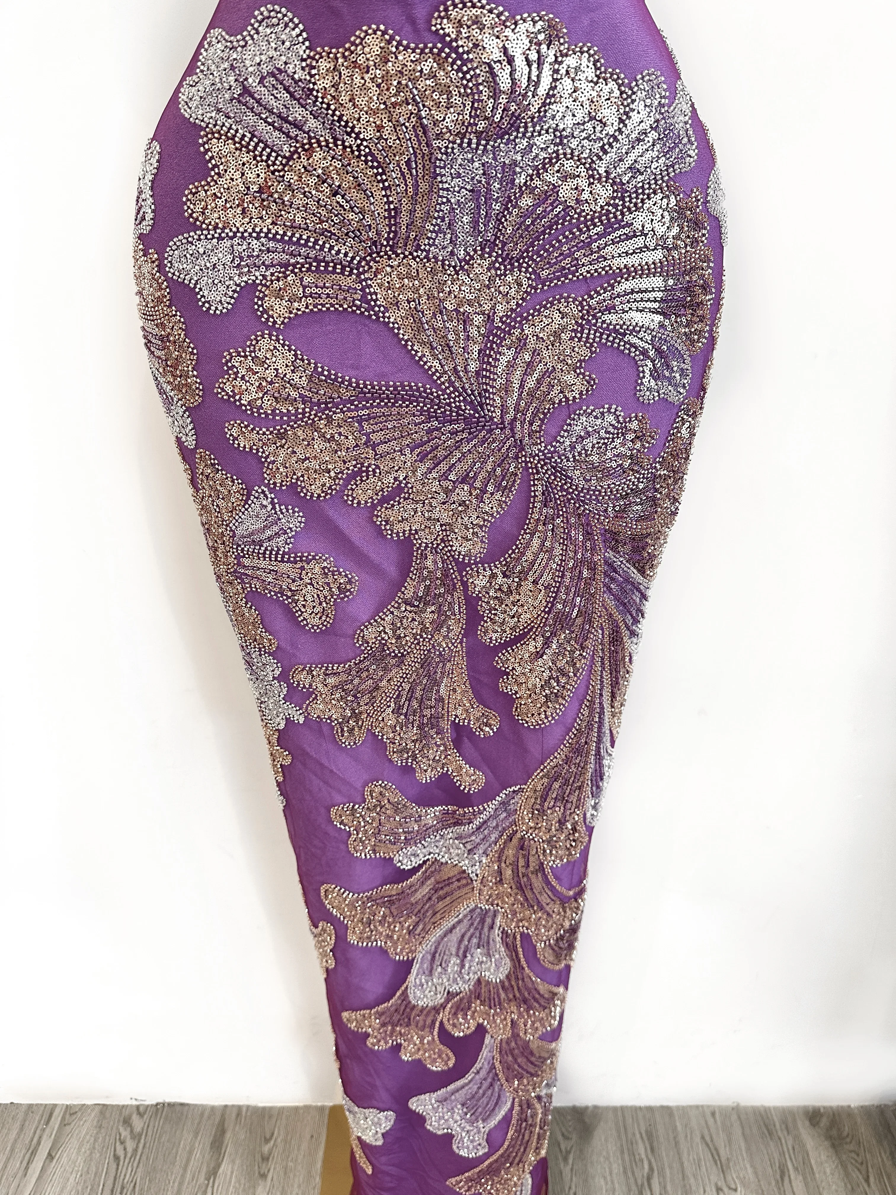 

Sewn with luxurious French sequined lace fabric, African beaded groom embroidery, Nigerian and high-quality dress