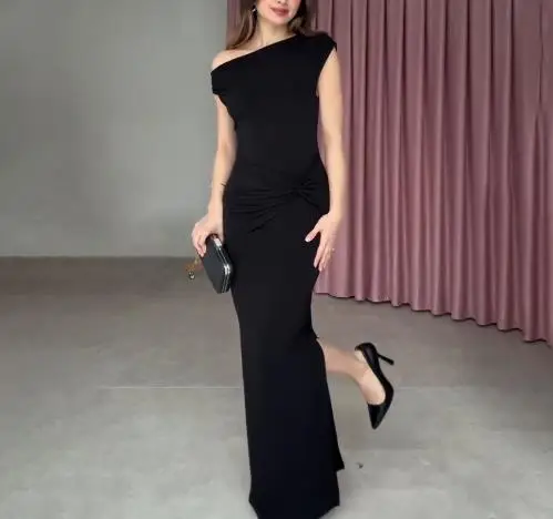 فستان ضيق مطوي بياقة مائلة بدون أكمام بلون سادة لعام 2025 للسيدات في الصيف، فستان أنيق للولائم معانقة على الورك