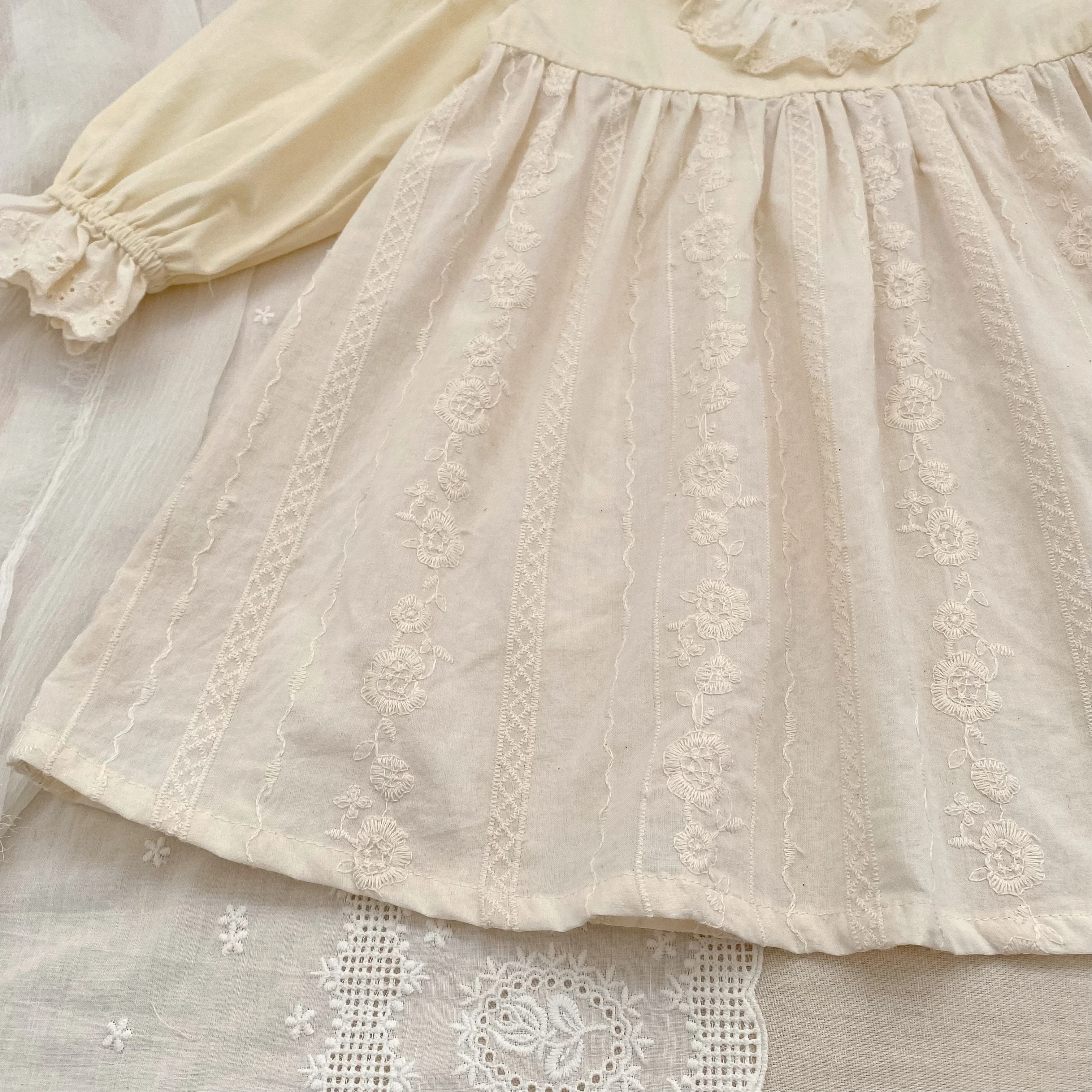 2026 Mädchen Langarmkleid mit Rüschen-Spitzenkragen, besticktes Baumwoll-Prinzessinnenkleid für Frühling und Herbst, Kindergeburtstagsparty Vestido – Detail 13