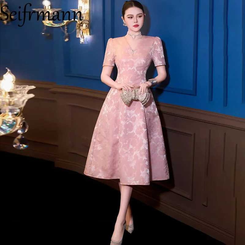 

Seifrmann 2026 Spring Women's clothing New Fashionable V-neck Short sleeved Jacquard Waist cinching Dress