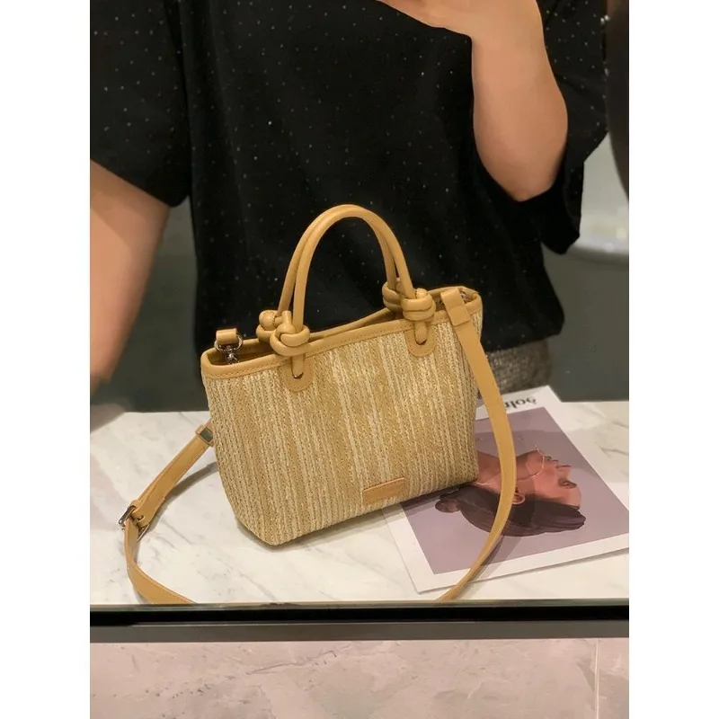 

2024 New Fashion Light Luxury Niche Women's Bags Retro Portable One-Shoulder Armpit High-Level Crossbody Bag