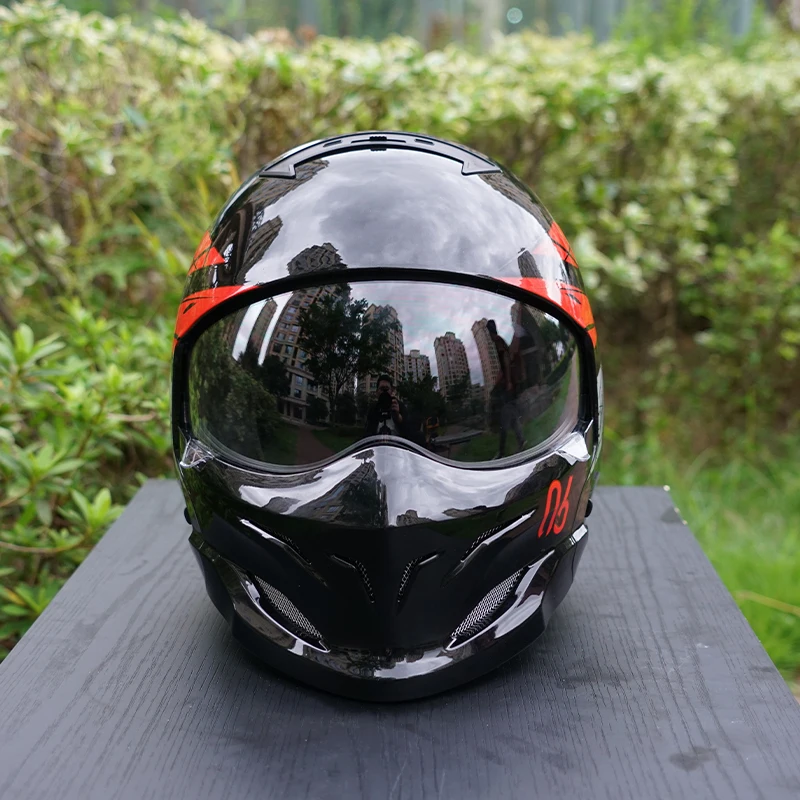خوذة دراجة نارية على شكل جمجمة مطبوعة بشريط متسابق أحمر أنماط حروف للرجال 3 ألوان عدسات خوذة شتوية للرجال