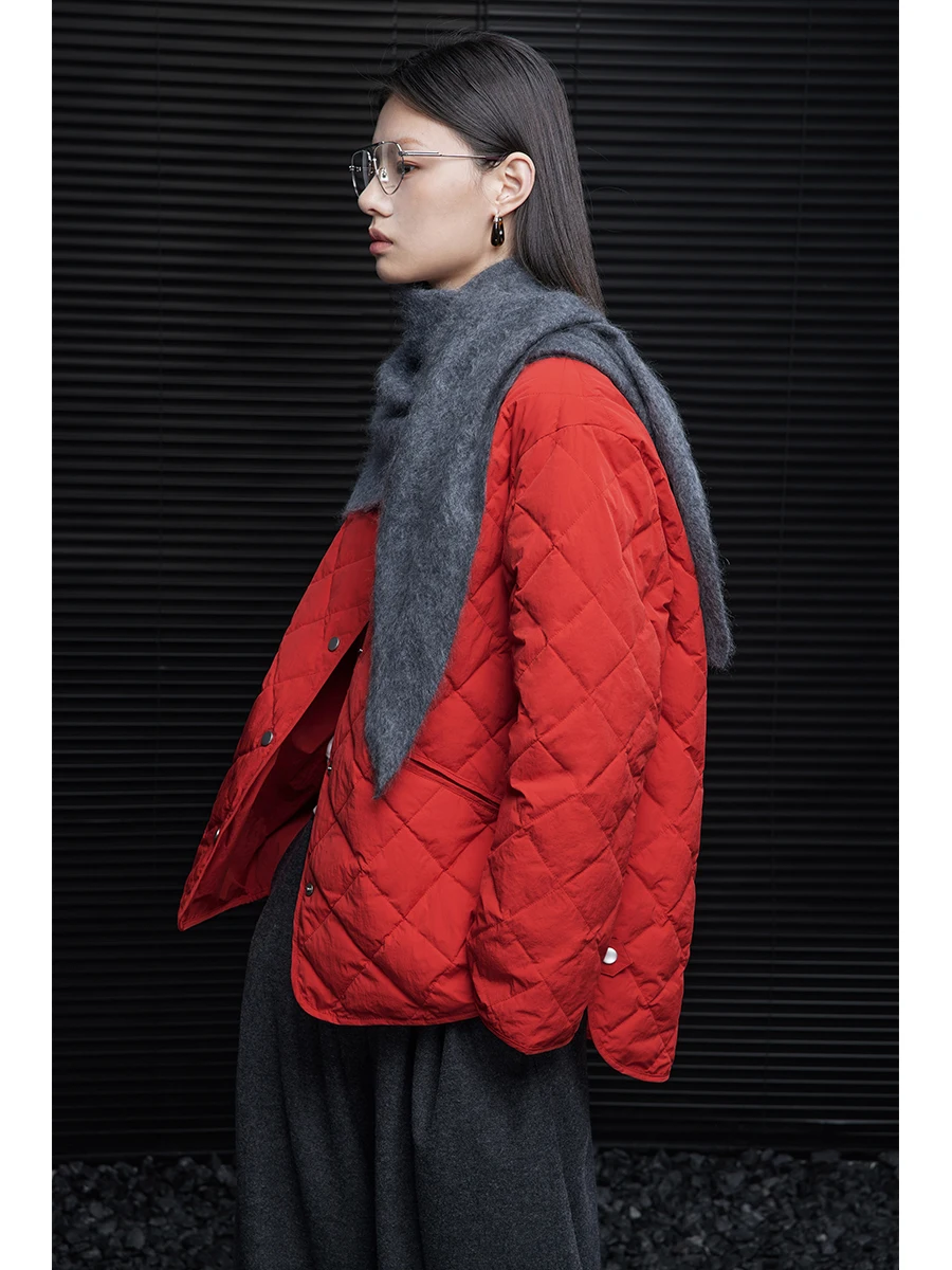 

Red Loose round Ne down Jaet Women's 2025 Winter New Faion Warm High-End Unique Street Sle 90% down Long Sve