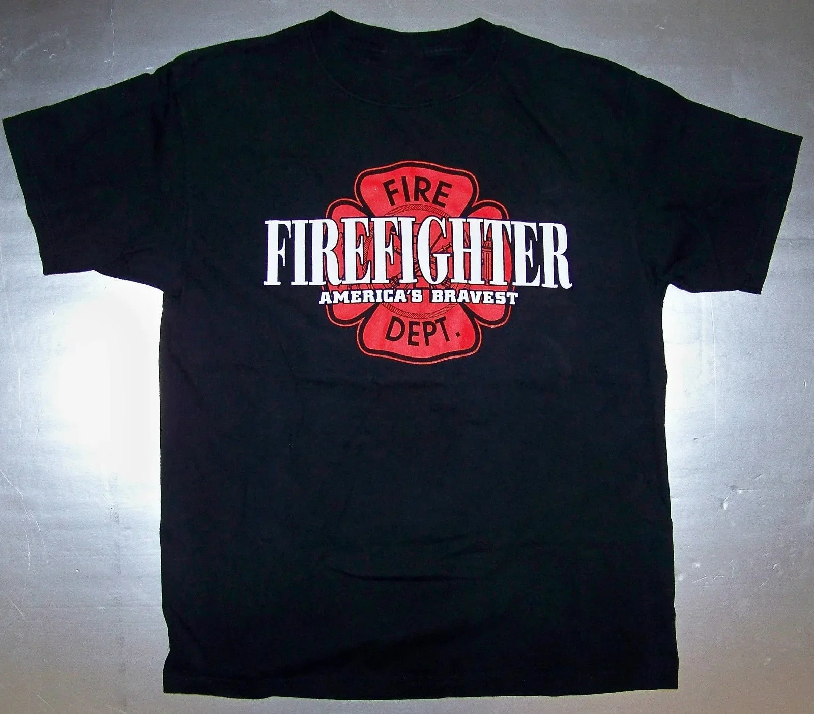 

Fire Dept Emblem America's Bravest Firefighter T-Shirt 100% Cotton O-Neck Summer Short Sleeve Casual Mens T-shirt Size S-3XL
