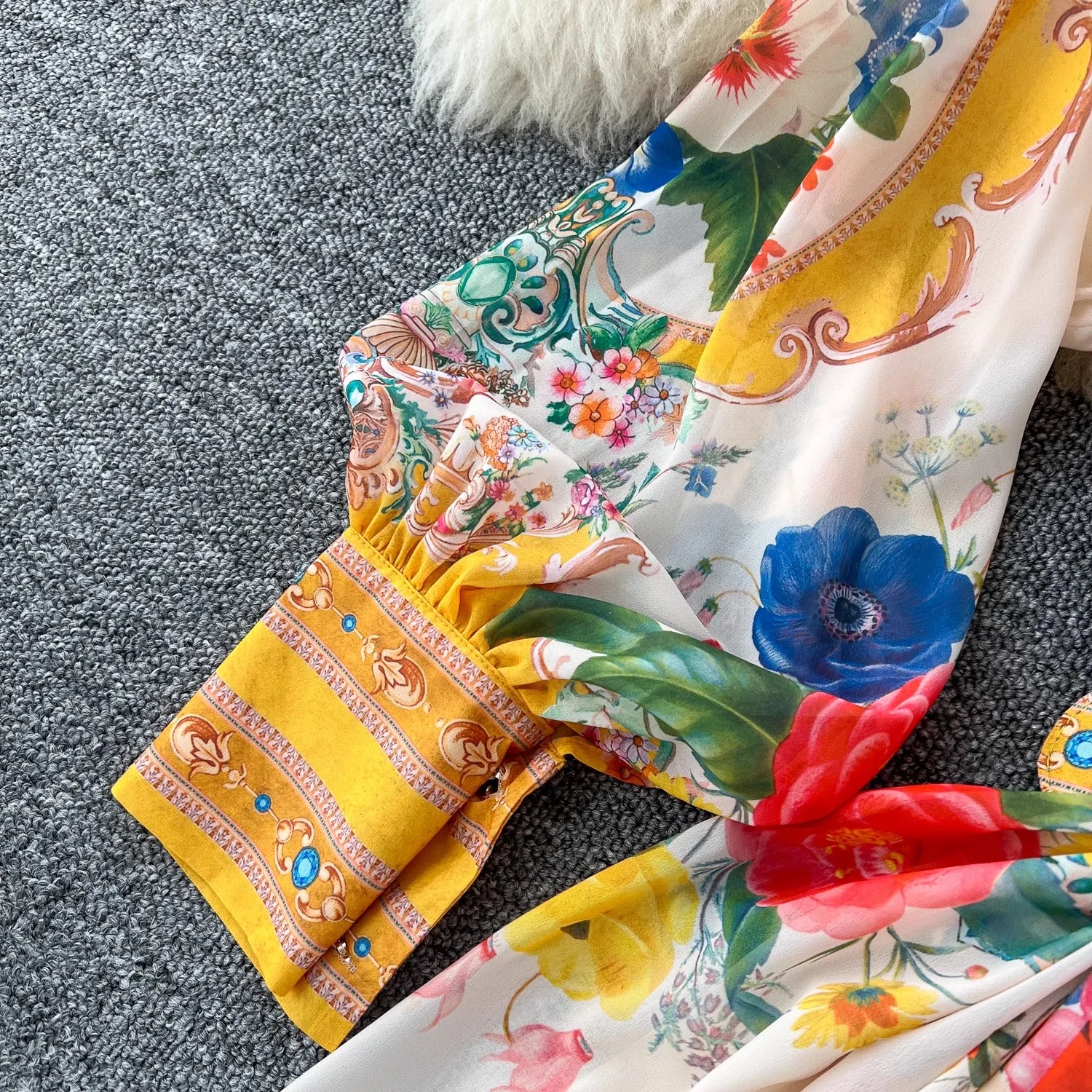 Abito floreale rosa per le vacanze primaverili Cintura da donna con maniche lunghe a lanterna Cintura con lacci Stampa floreale Abiti larghi Boho Maxi