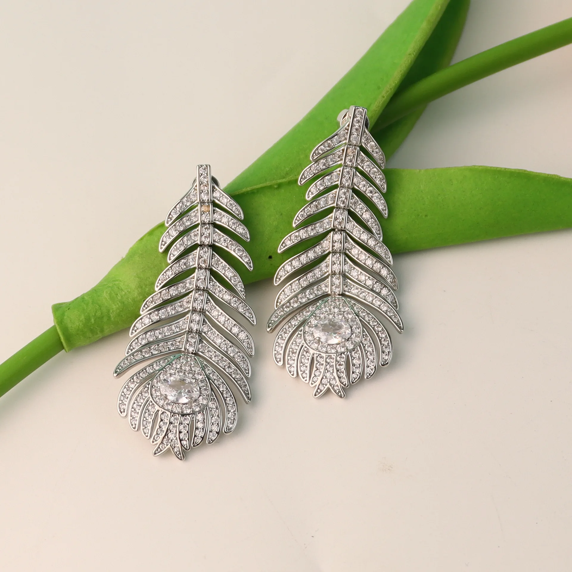 

Luxury, luxurious, and elegant with zircon full inlay, and exquisite and versatile feather earrings