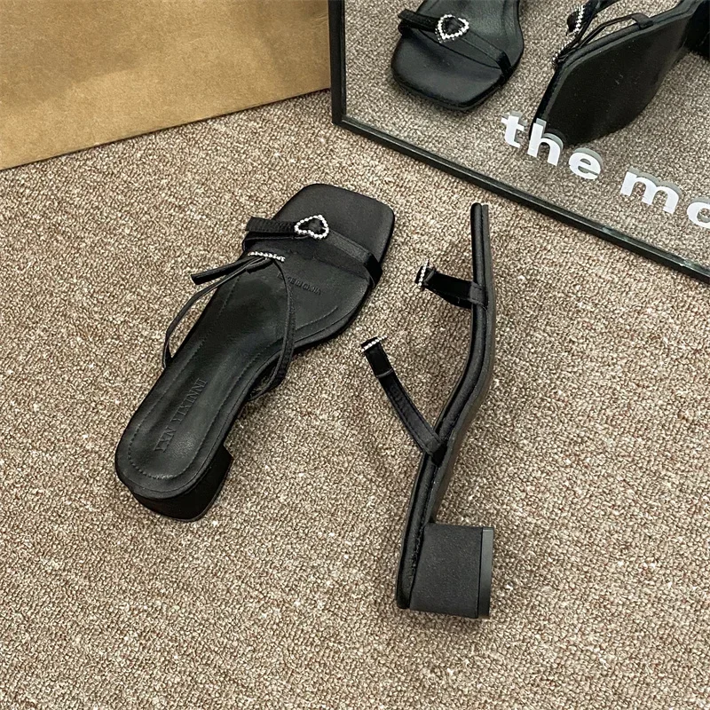 شباشب نسائية 2025 صيف جديد فرنسي كعب سميك صنادل عالية الكعب المرأة حجم كبير مشبك الماس Zapatos De Mujer #3