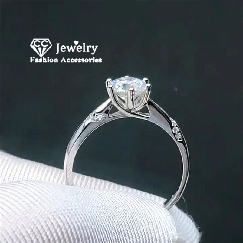 CC Wedding Jewelry Rings for Women Wife White Gold Plated Fashion Accessory 1 Carat Diamant Zirconia Proposal Engagement CC1575