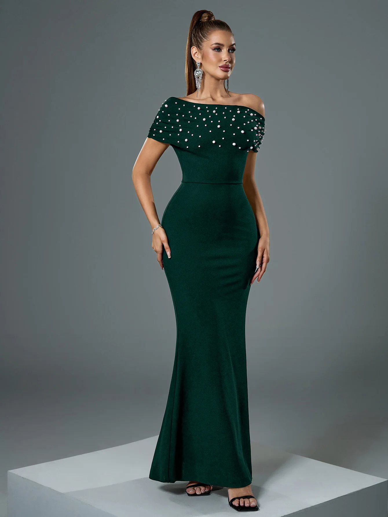 فستان سهرة أسود أنيق للنساء من UNITHORSE مطرز يدويًا بتصميم كتف غير متماثل للمناسبات الرسمية #3