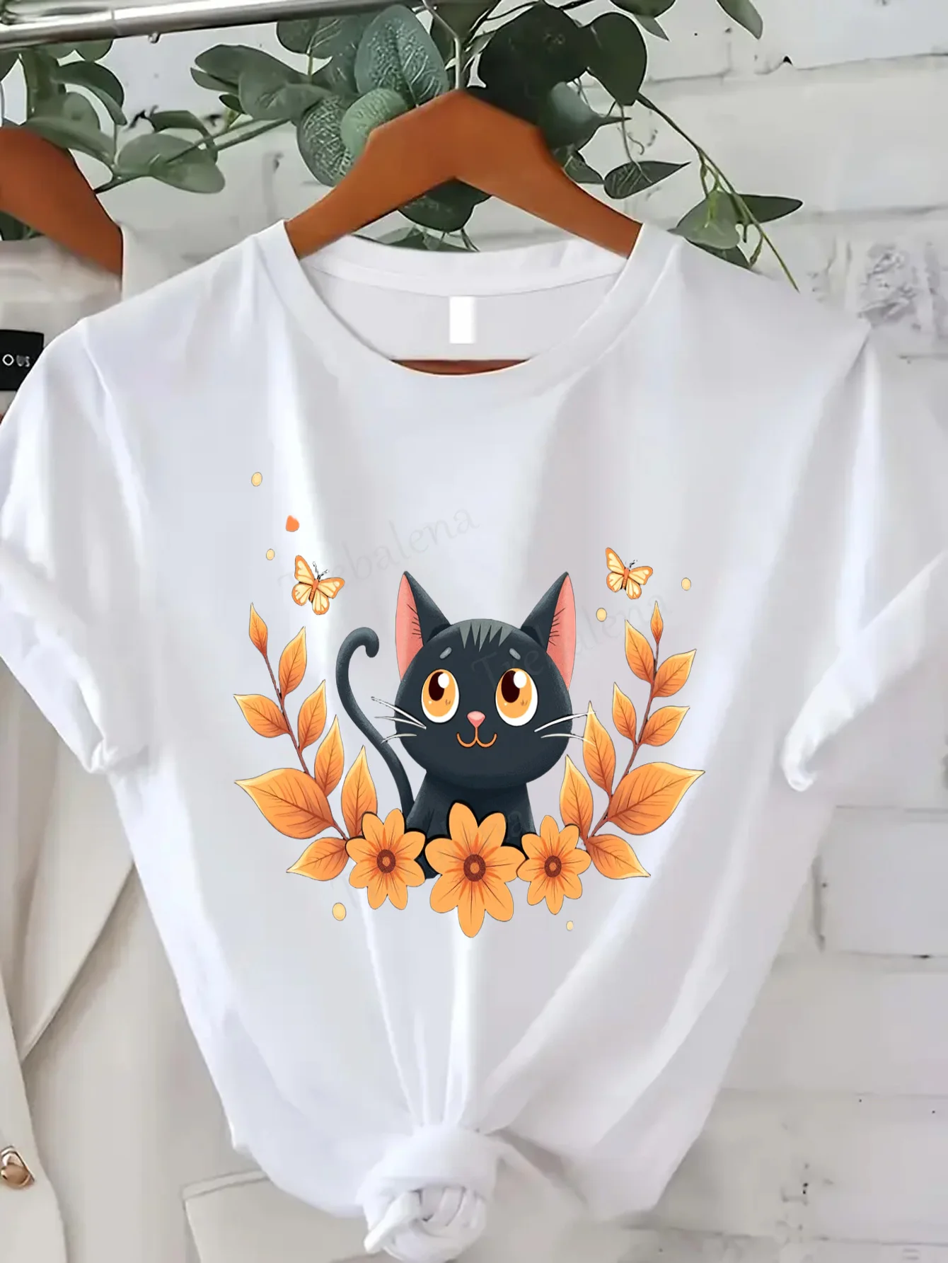 

Comfortable Women's Print T-shirt Cute Black Cat with Autumn Leaves Graphic T-Shirt for Women