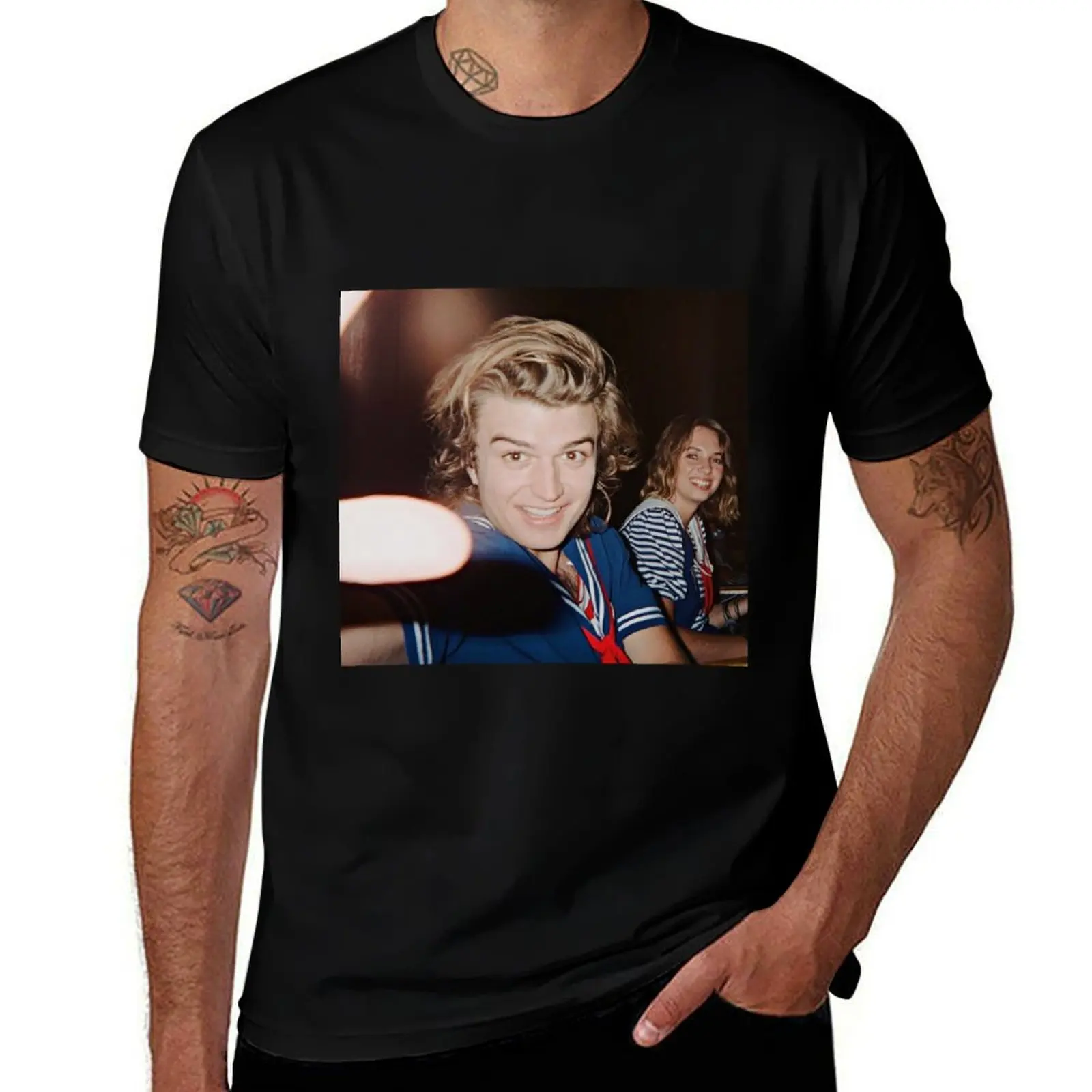 

Joe keery and Maya Hawke T-Shirt Casual Fashion Short Sleeve Cotton T-Shirt