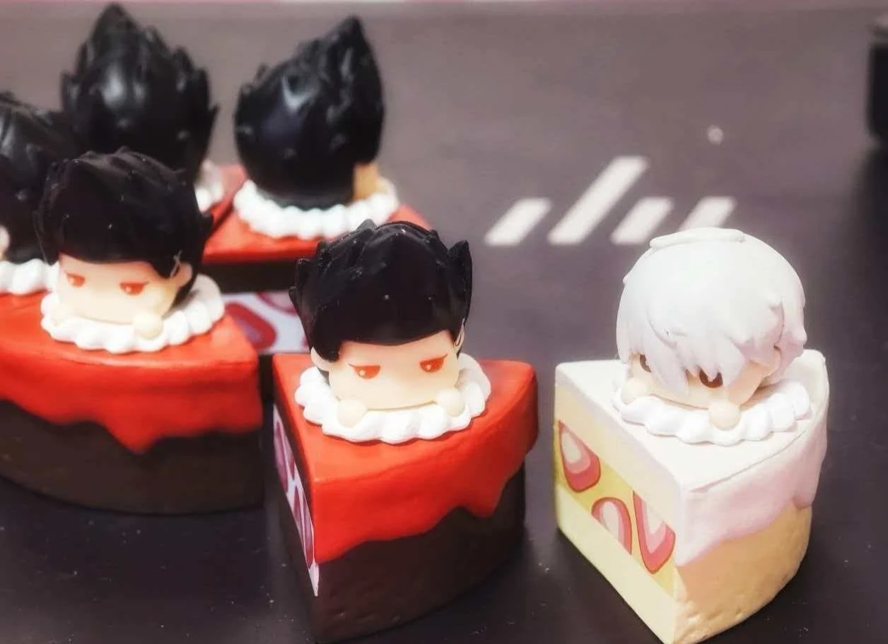 

4cm Anime Figure Blue Lock Cake Theme Blind Box Kawaii Action Figure Model Desktop Ornament Birthday Surprise Gift For Fans