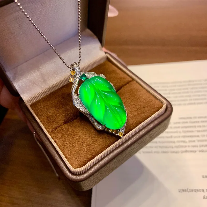 

2026Icy Green Agate Chalcedony Leaf Pendant, Alloy Chinese Style Necklace Fashion Lucky Jewelry