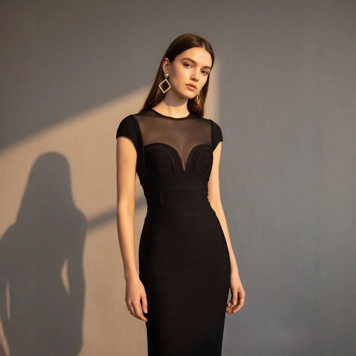 

Платье-карандаш с завышенной талией, черное, в стиле Хепберн, с юбкой-пэчворк из тонкой полосатой ткани, без рукавов, женская мода Весна-Лето 2025