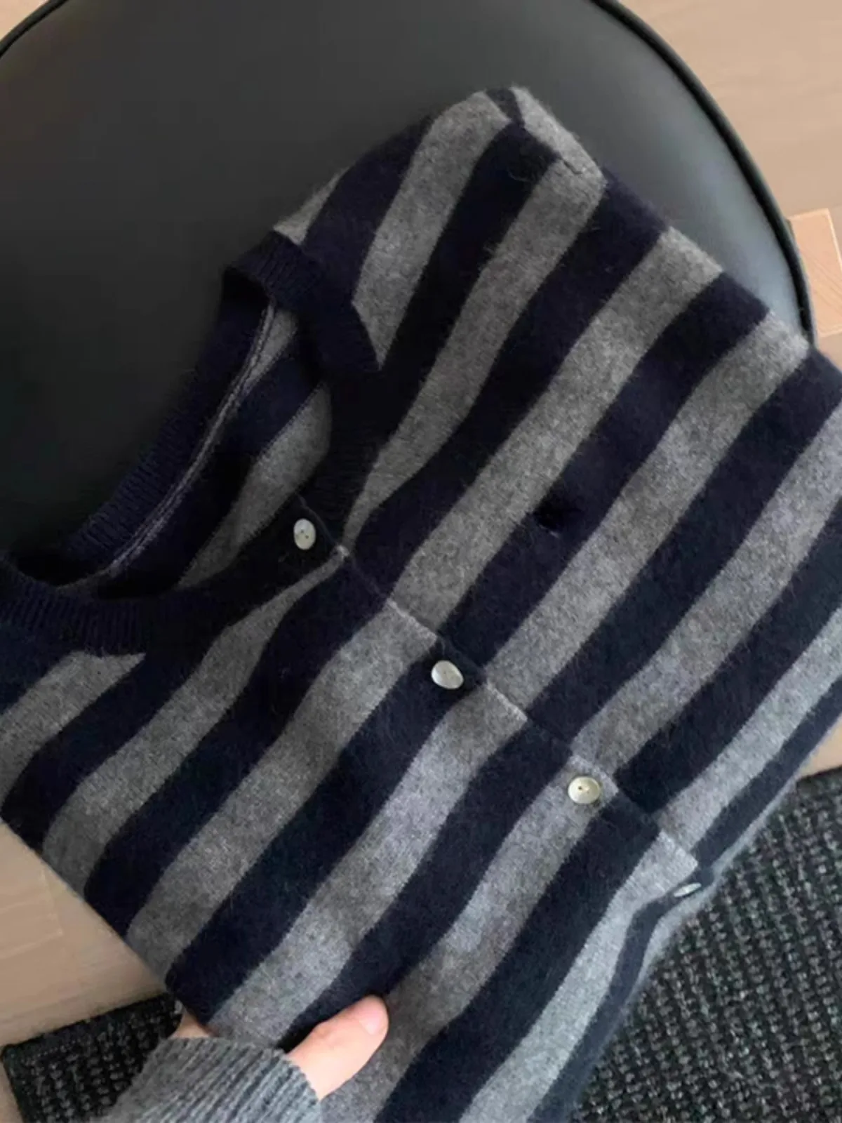 Cardigan lavorato a maglia in puro cashmere 100% a righe europee da donna primavera e autunno cappotto maglione sottile sciolto con giacca di lana