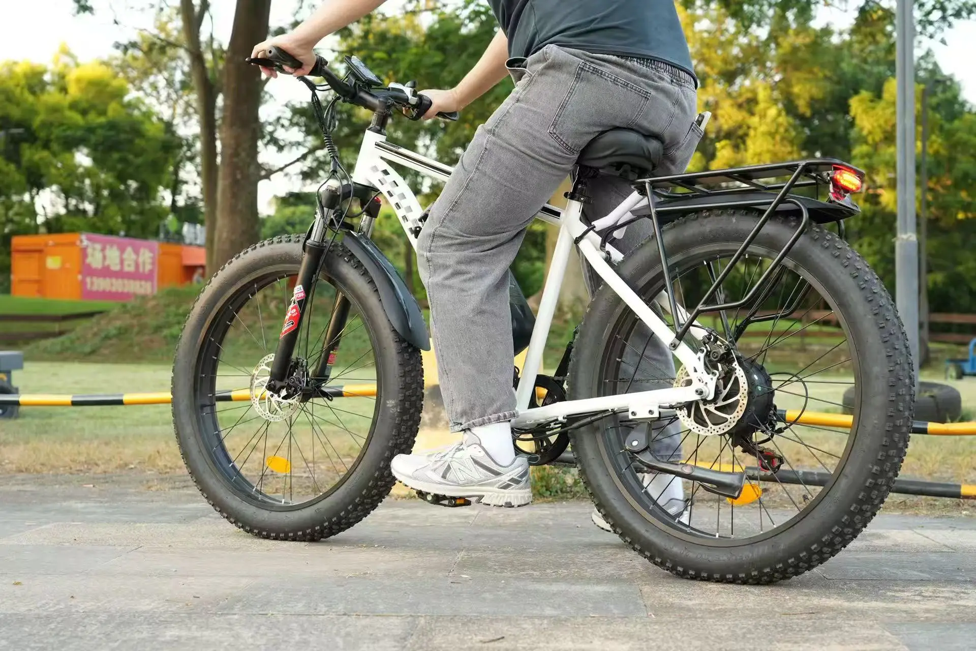 EER US warehouse stock EB26 fat tire electric bicycle 1000W 48V 7-speed 26-inch electric bicycle with front suspension