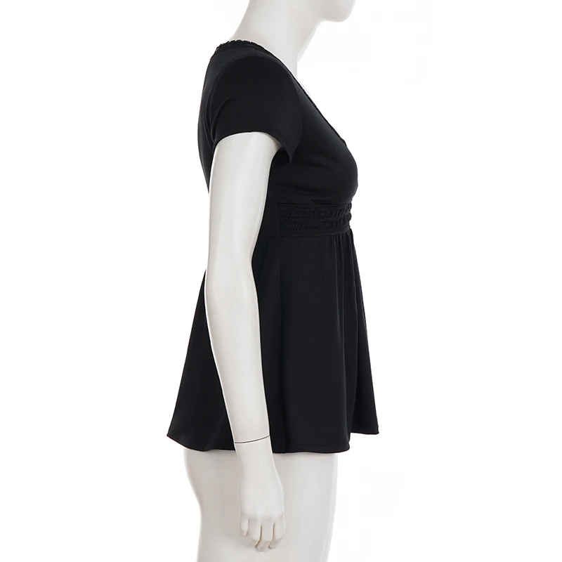 SUCHCUTE Schwarzes Spitzen-Patchwork-T-Shirt mit V-Ausschnitt und kurzen Ärmeln für Damen, passend zu einfarbigen Basic-Tops, Sommer-Outfits, Y2k-T-Shirt, lässig – Detail 5