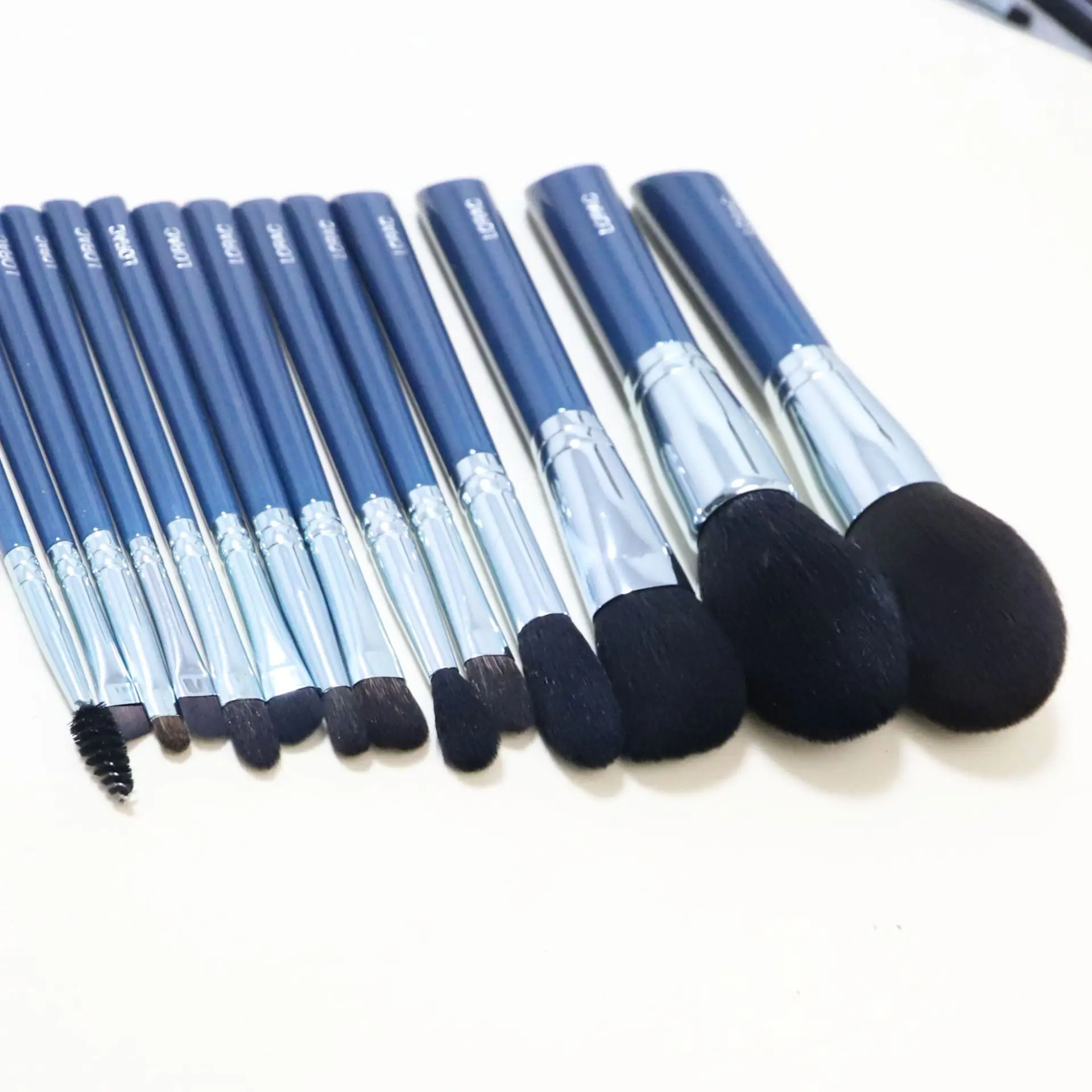 Makeup Brush Set, Fluffy Bionic Synthetic Bristles Non-Absorbent Powder Professional Beauty Tools