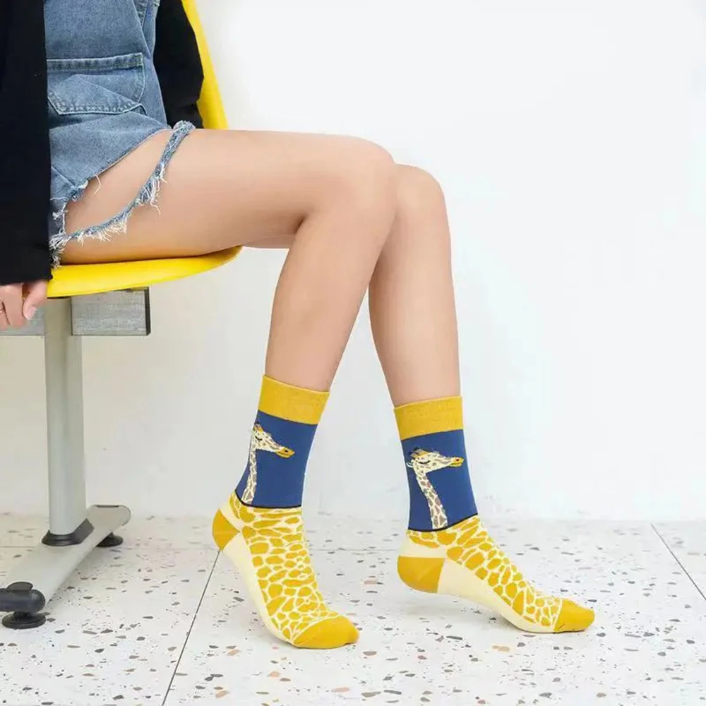 1 Pair Women Giraffe Printed Mid Tube Socks Fashionable Versatile Cartoon Patterns Soft Comfortable Breathable Casual Socks