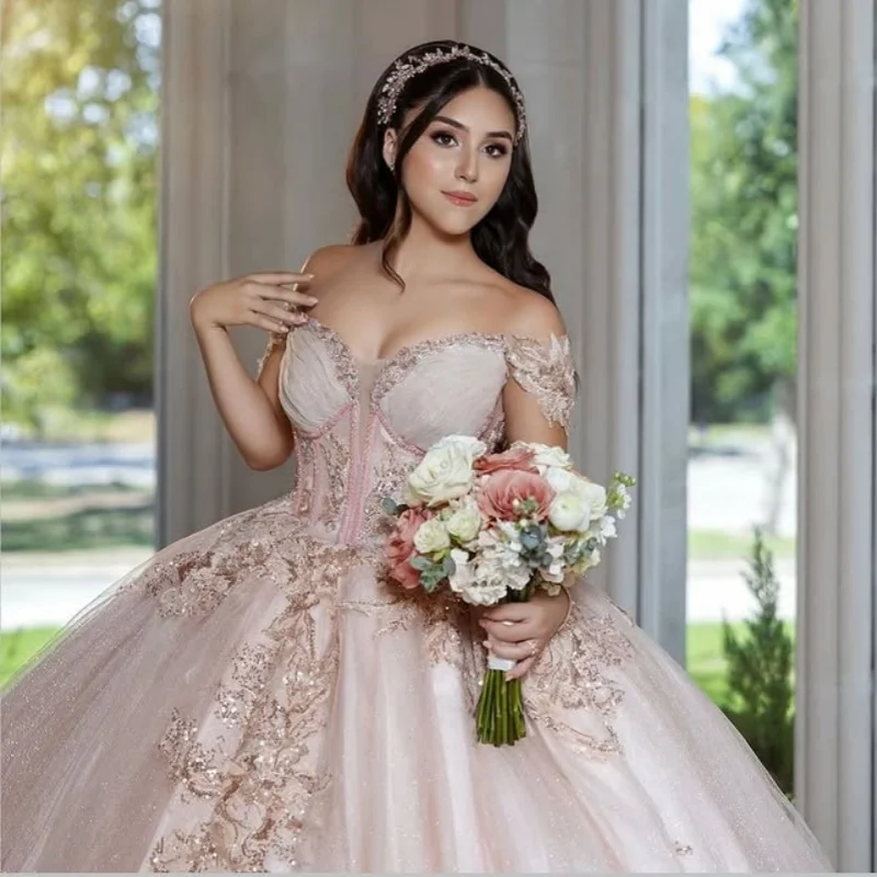 فستان Quinceanera وردي فاتح لامع عاري الكتفين لامع ثلاثي الأبعاد على شكل زهرة ملصق طويل الذيل Vestidos De 15 Quinceanera تخصيص #4