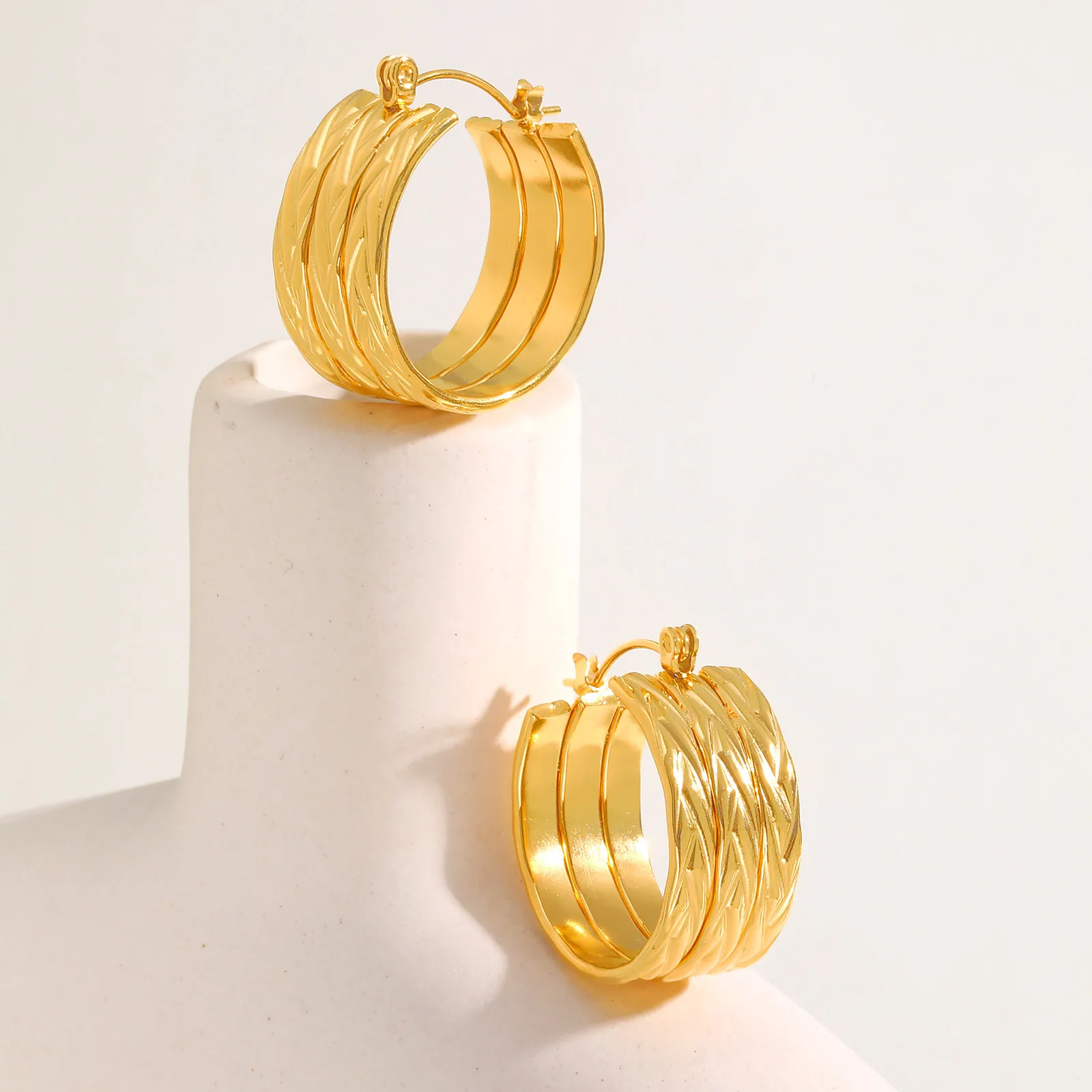 Vnox Chunky Earrings Gold Color For Women,3 Hoops Atmosphere C-shaped 1 pair Earrings,Stainless Steel Jewelry Ear Decoration