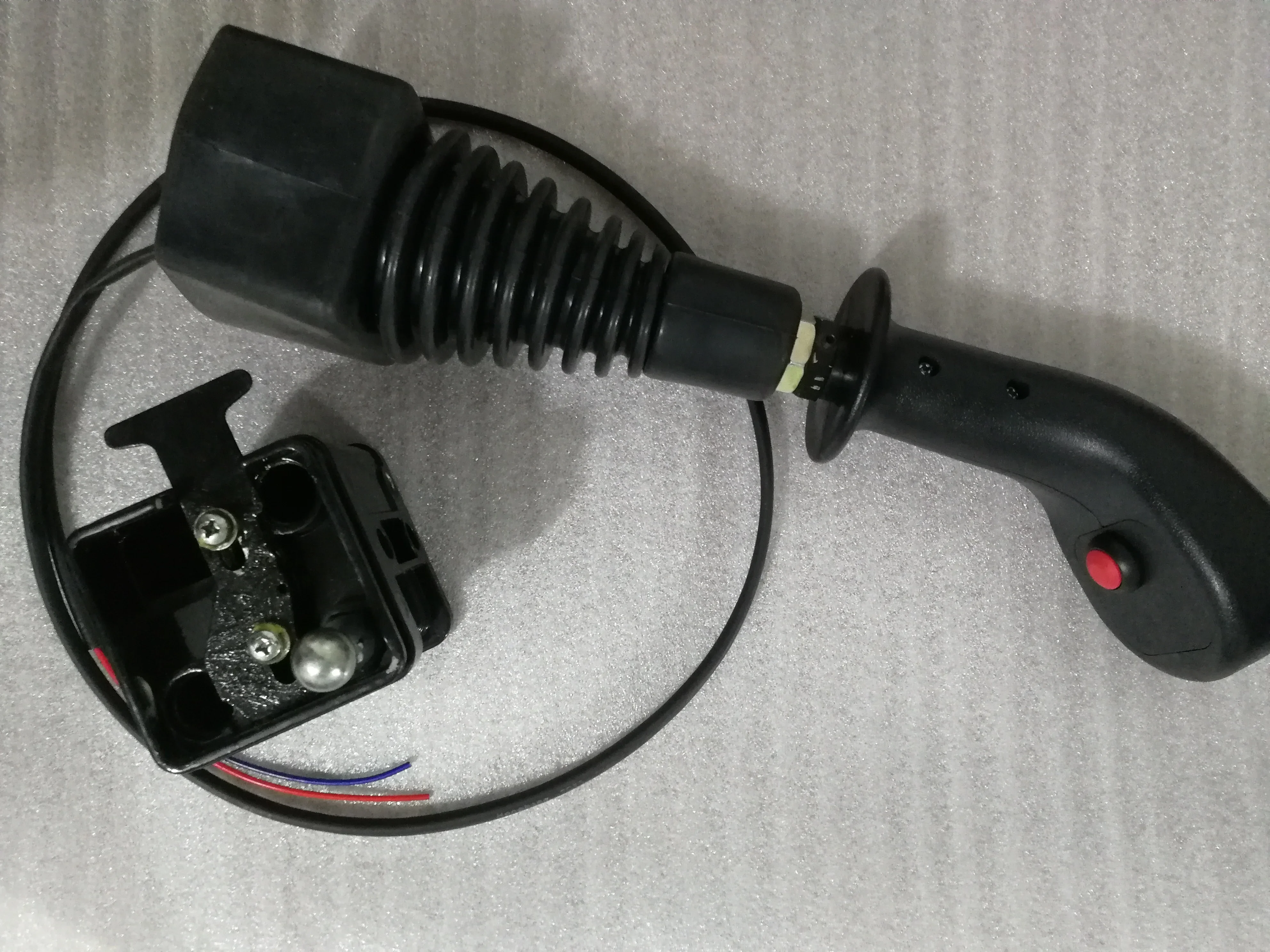 

Low Price Tractor Loader Hydraulic Control Valve with Joystick Bowden Cable Control Joystick Agricultural Machinery Part