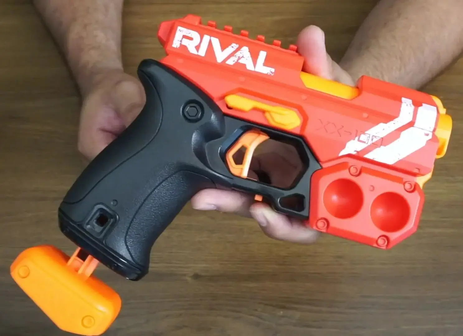 ハスブロ ナーフ ライバル ノックアウト XX-100 ブラスター ラウンド ストレージ、90 FPS 速度、ブリーチ ロード 2 公式ライバル ラウンド キッズ ギフト E6192