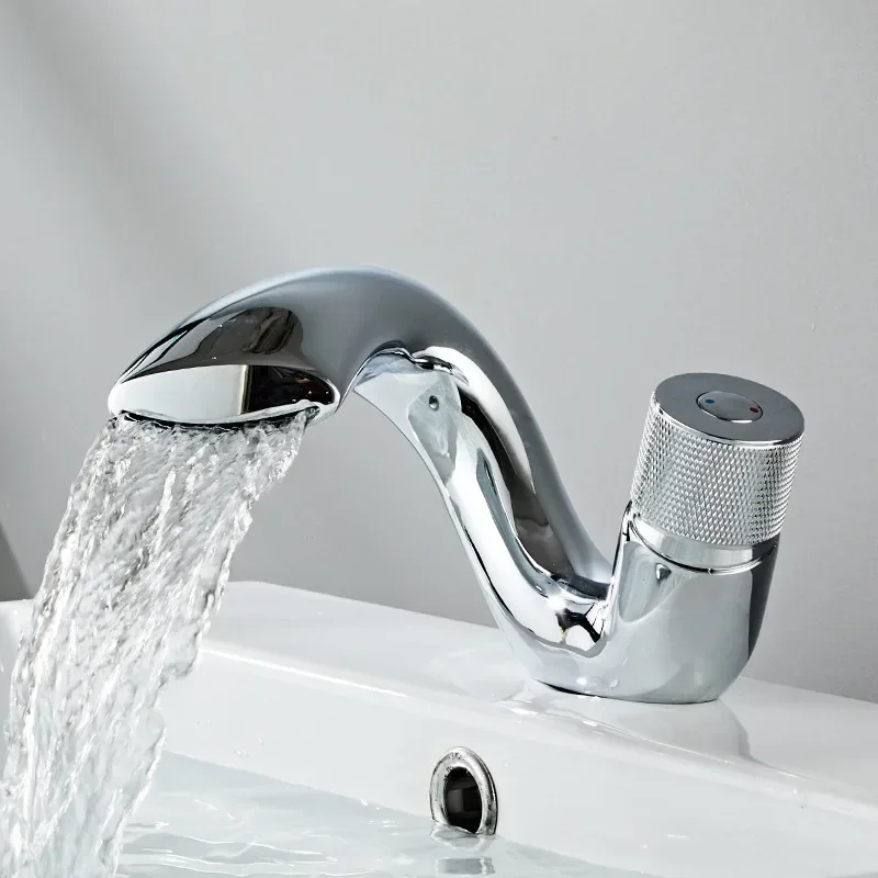 Keran air panas dan dingin rumah tangga berbahan tembaga penuh Keran wastafel di bawah meja Keran air terjun kamar mandi kreatif warna emas